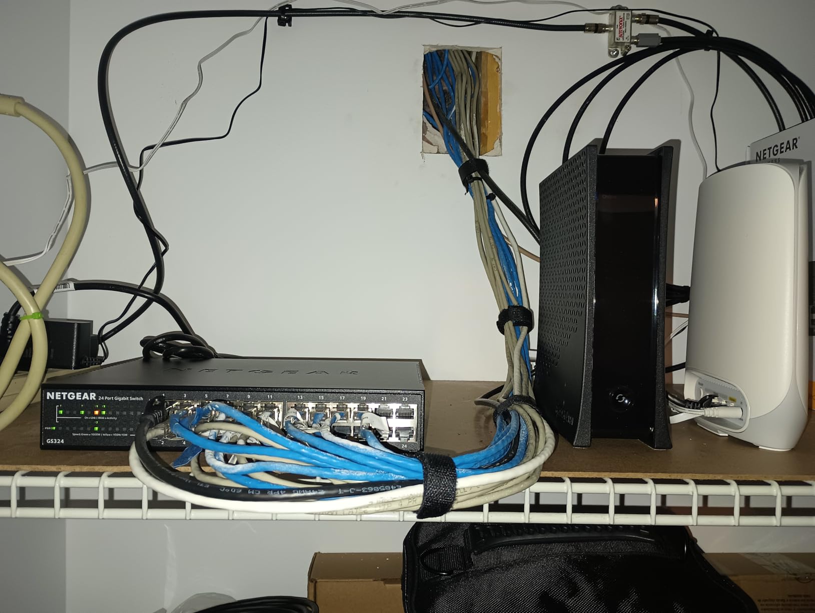 NETGEAR 8-Port Gigabit Ethernet Unmanaged Network Switch (GS308) customer photo 1