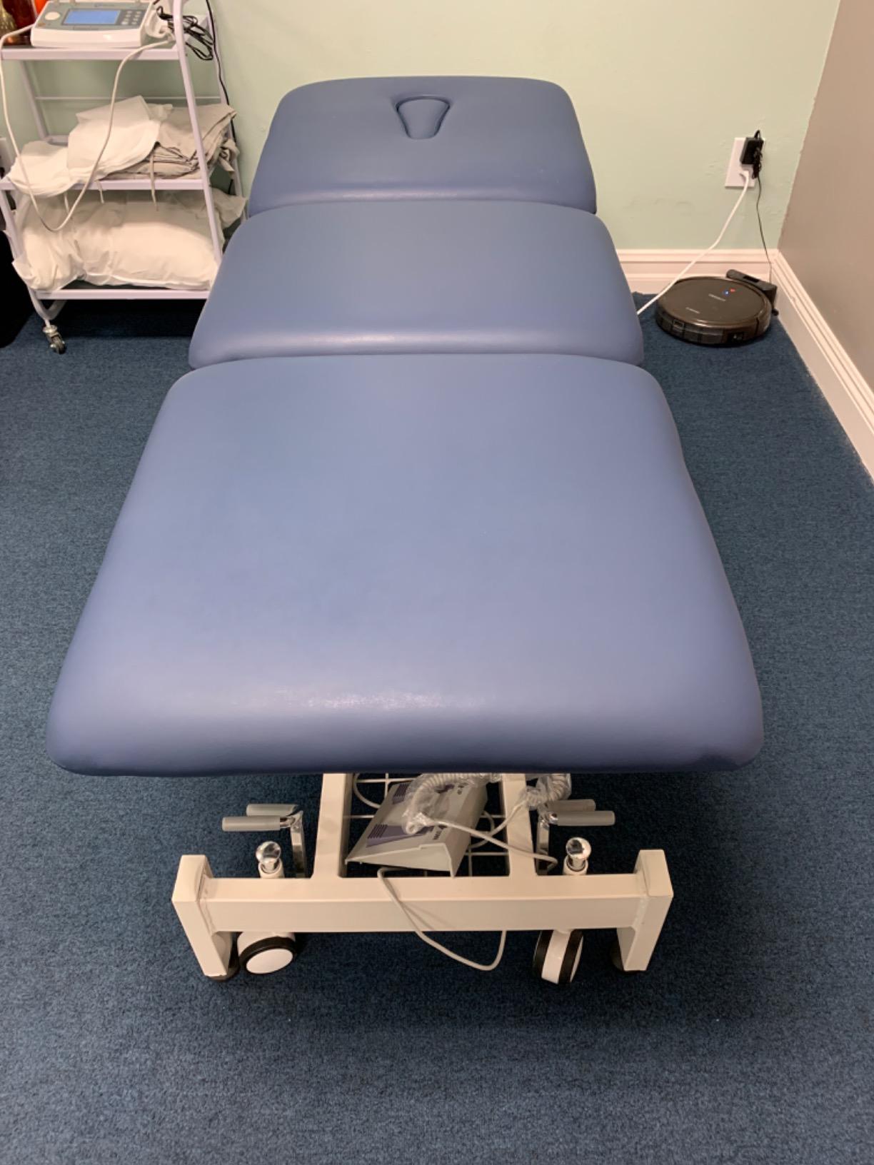 Electric Treatment Table Hi-Lo Adjustable，3-Section Physical Therapy Table, Ultra Comfortable Foot Control for Clinic,Massage and Acupuncture (Black) customer photo 1