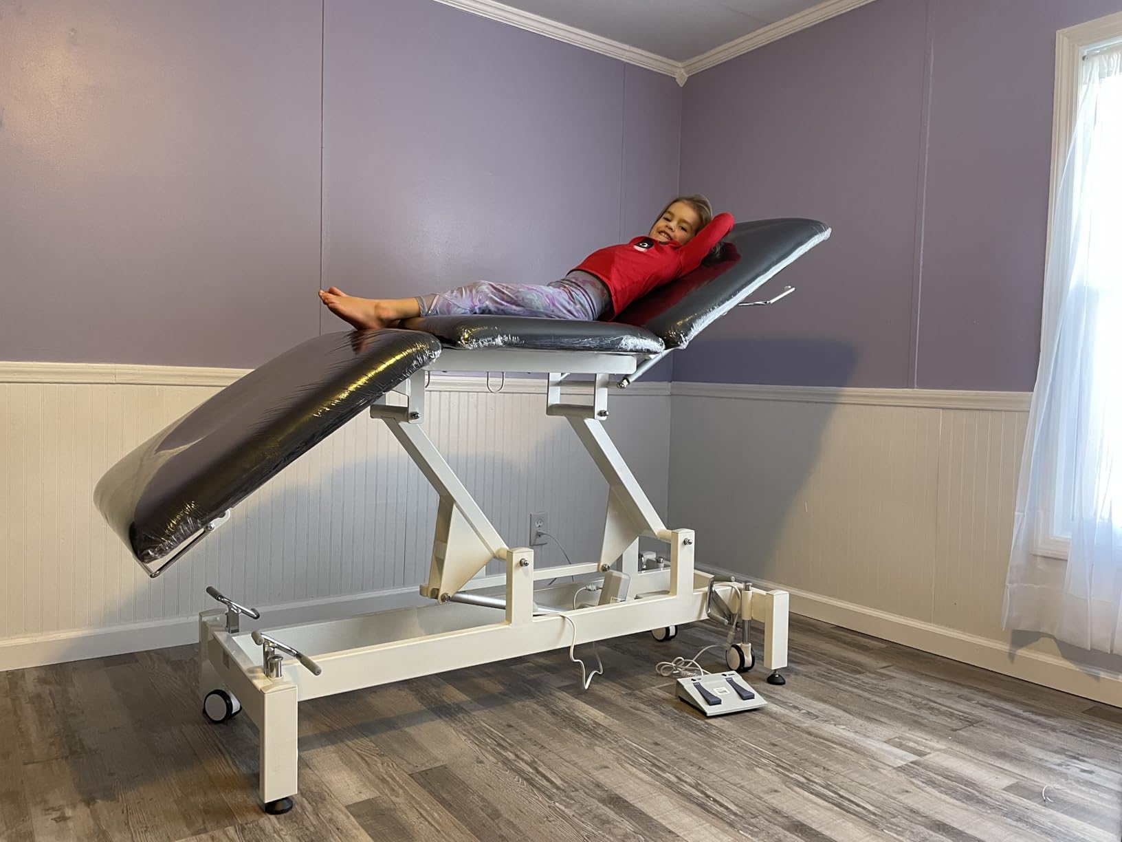Electric Treatment Table Hi-Lo Adjustable，3-Section Physical Therapy Table, Ultra Comfortable Foot Control for Clinic,Massage and Acupuncture (Black) customer photo 2