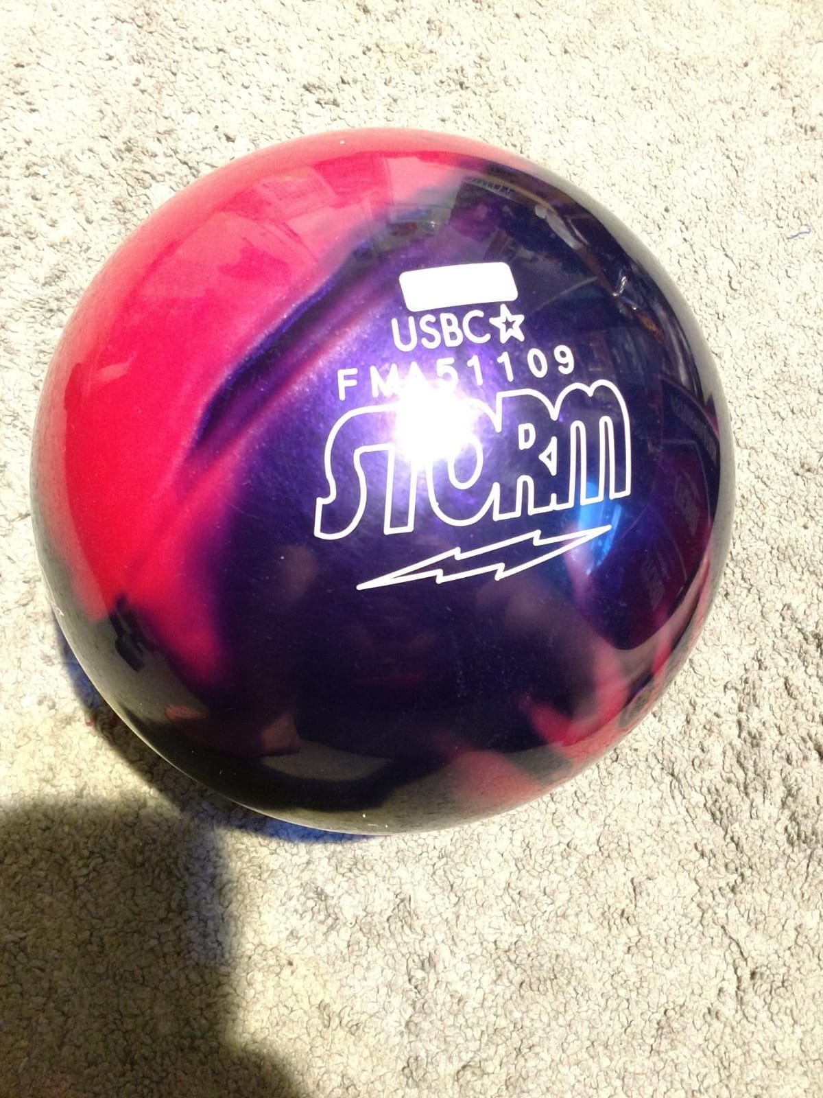 Storm Tropical Surge Bi-colored Recreational Bowling Ball 21.8 cm L x 22.4 cm W x 24.1 cm H 1 Ball 1 Set 1 Piece customer photo 2