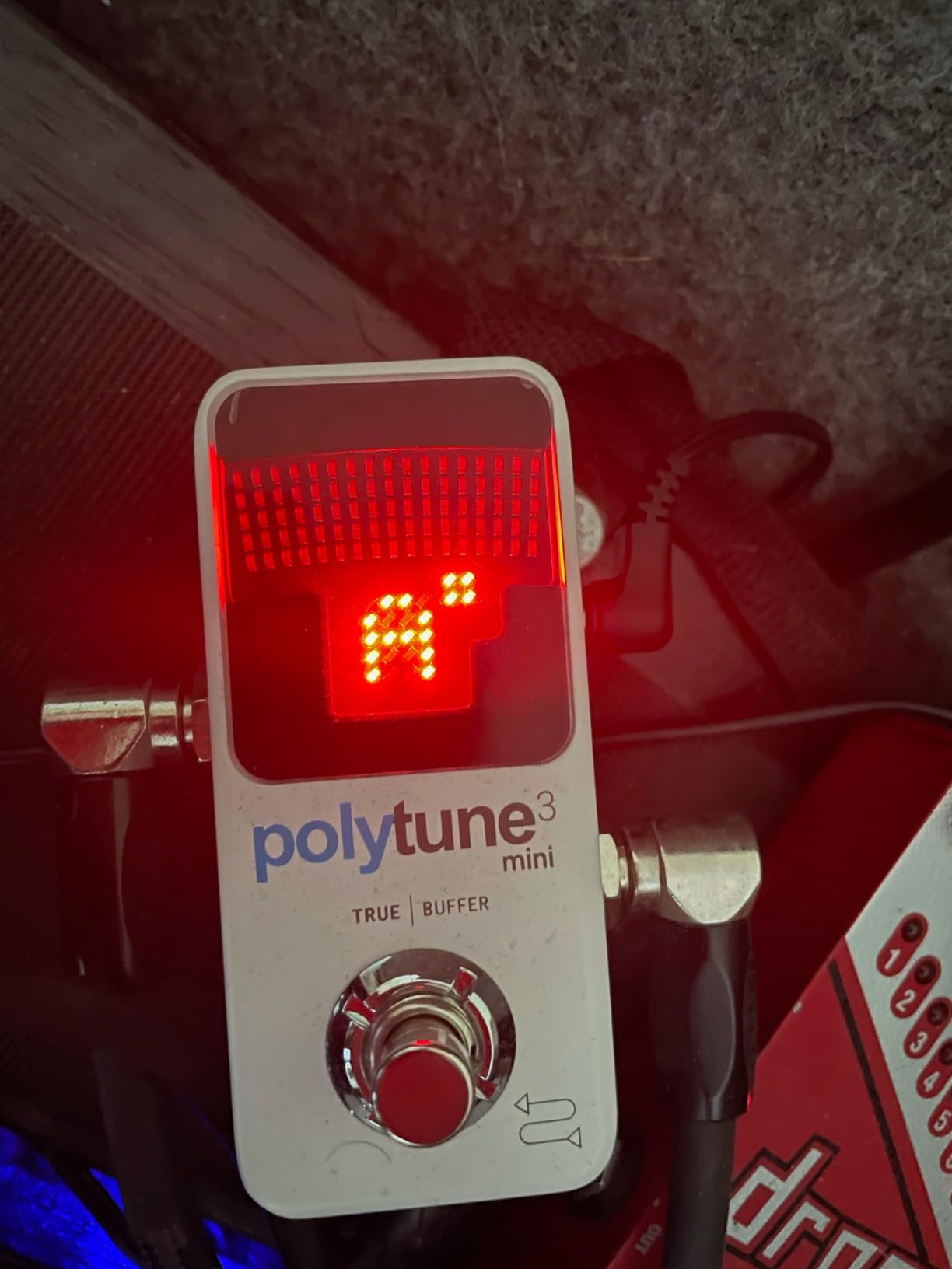 TC Electronic POLYTUNE 3 MINI Tiny Polyphonic Tuner with Multiple Tuning Modes and Built-In BONAFIDE BUFFER, White customer photo 2