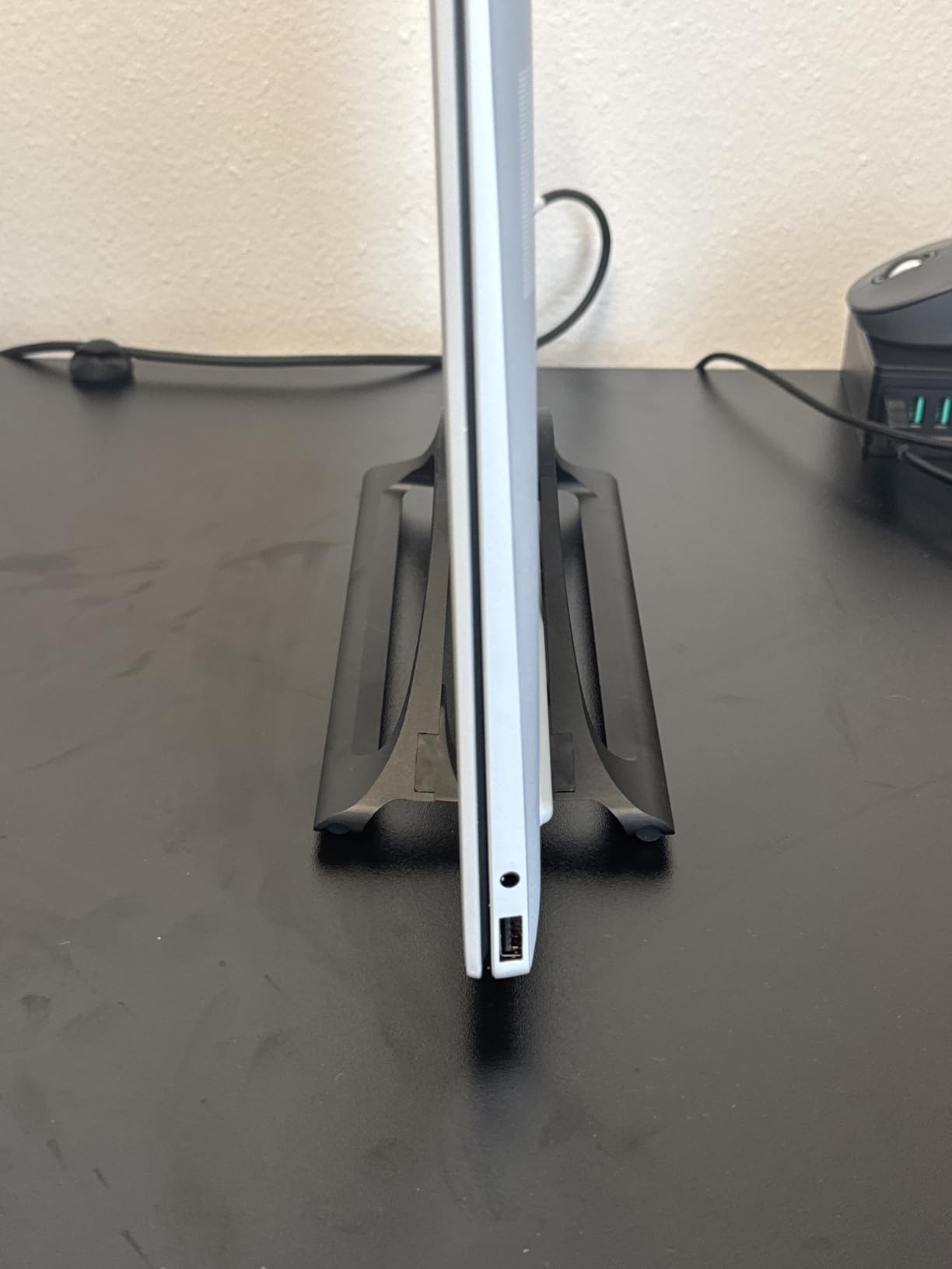 HumanCentric Vertical Laptop Stand for Desks Space Grey, MacBook Adjustable customer photo 2