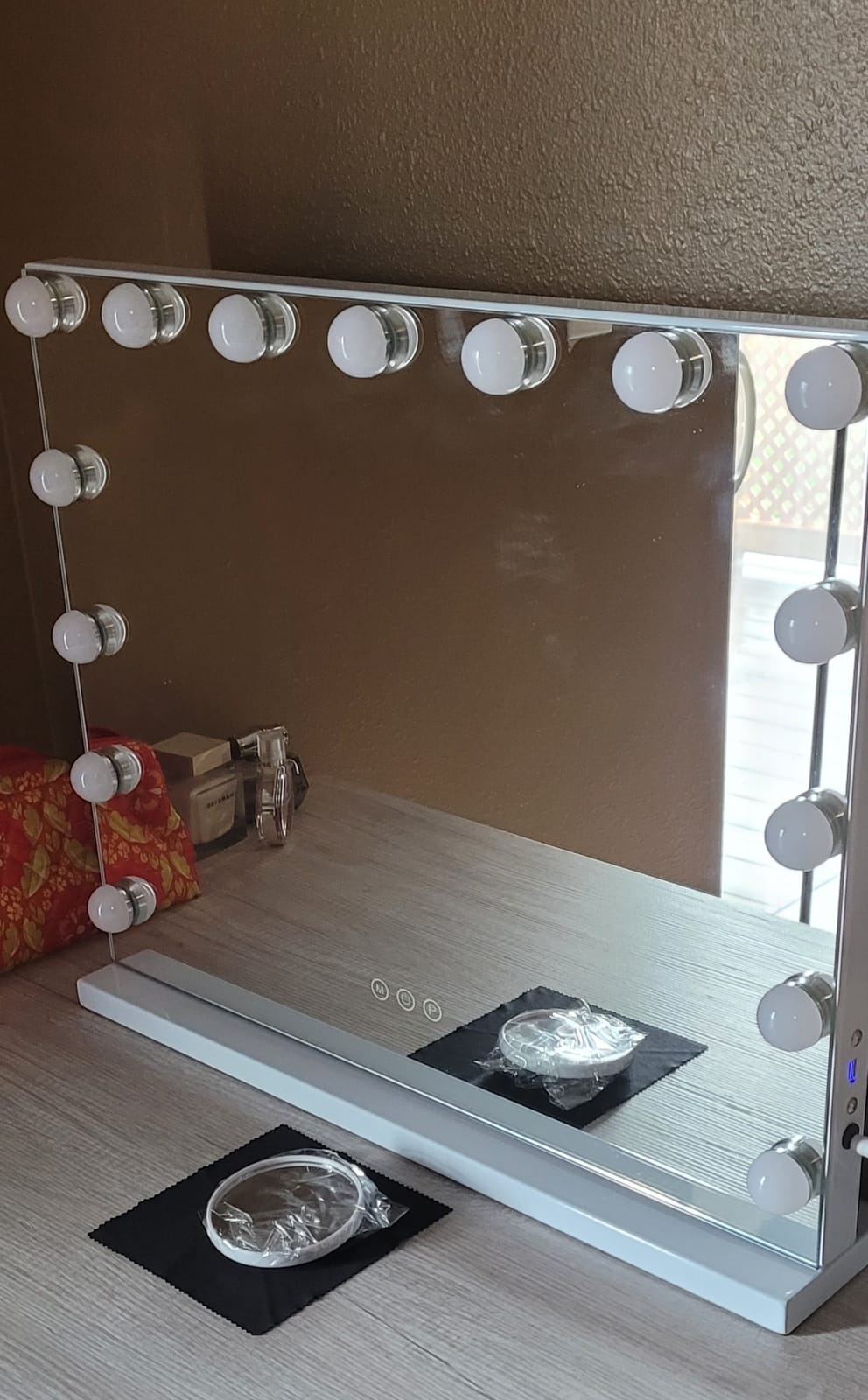FENCHILIN Vanity Mirror with Lights, Hollywood Lighted Makeup Mirror with 15 Dimmable LED Bulbs for Dressing Room & Bedroom, Slim Metal Frame Design, Tabletop White customer photo 1