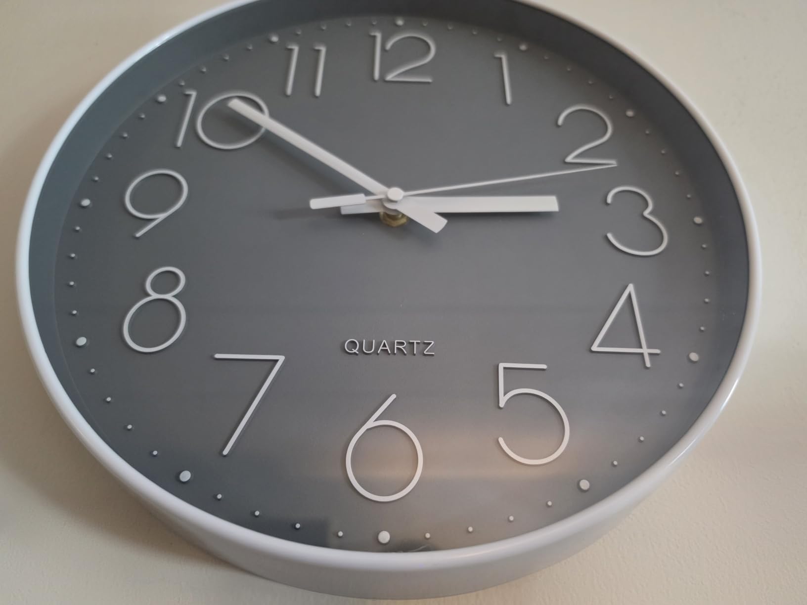 jomparis Wall Clock 12 Inch Non-Ticking Silent Battery Operated Round Wall Clock Modern Elegant Simple Style Clock for Home Office Kitchen Bedroom Living Room customer photo 2