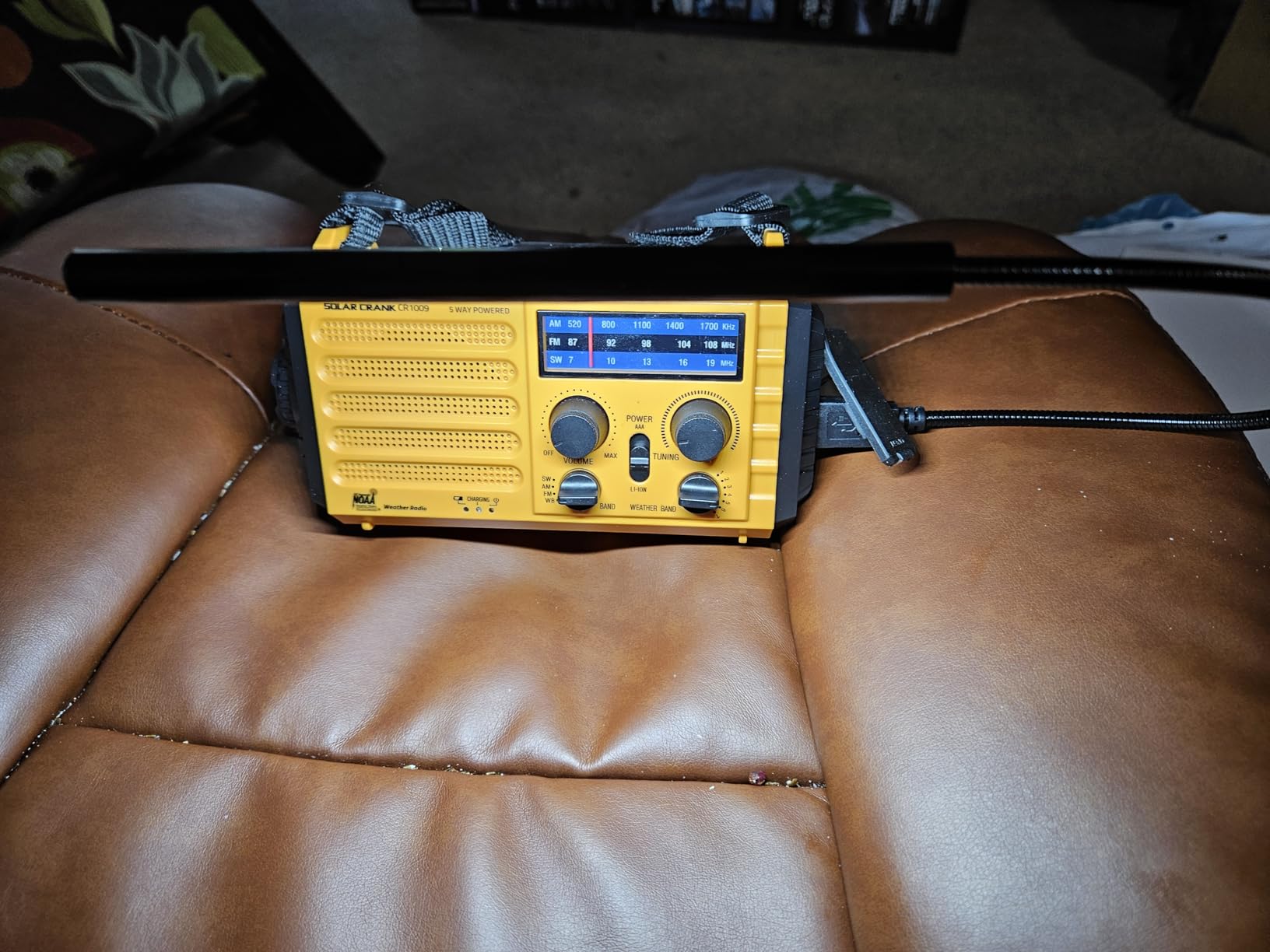 Eoxsmile Emergency Radio with NOAA Weather Alert, Solar Hand Crank Portable customer photo 1