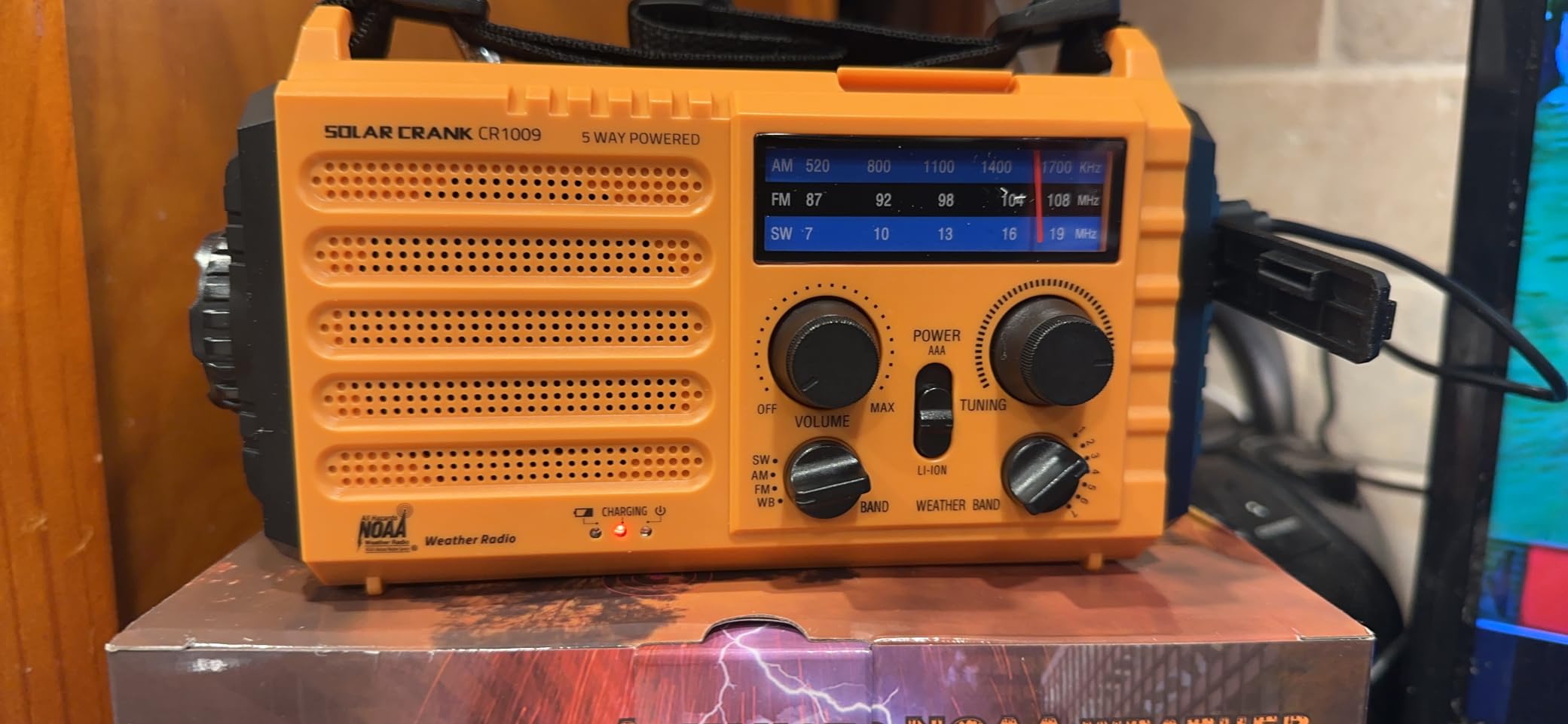 Eoxsmile Emergency Radio with NOAA Weather Alert, Solar Hand Crank Portable customer photo 2