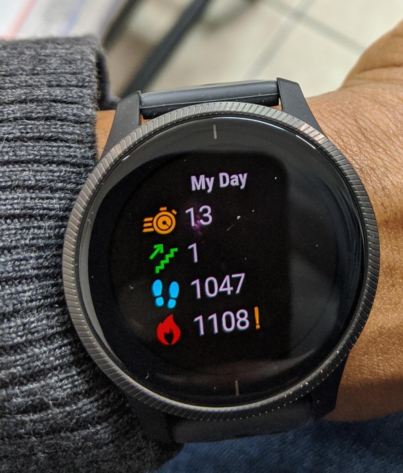 Garmin 010-02173-11 Venu, GPS Smartwatch with Bright Touchscreen Display, Features Music, Body Energy Monitoring, Animated Workouts, Pulse Ox Sensor and More, Black customer photo 1