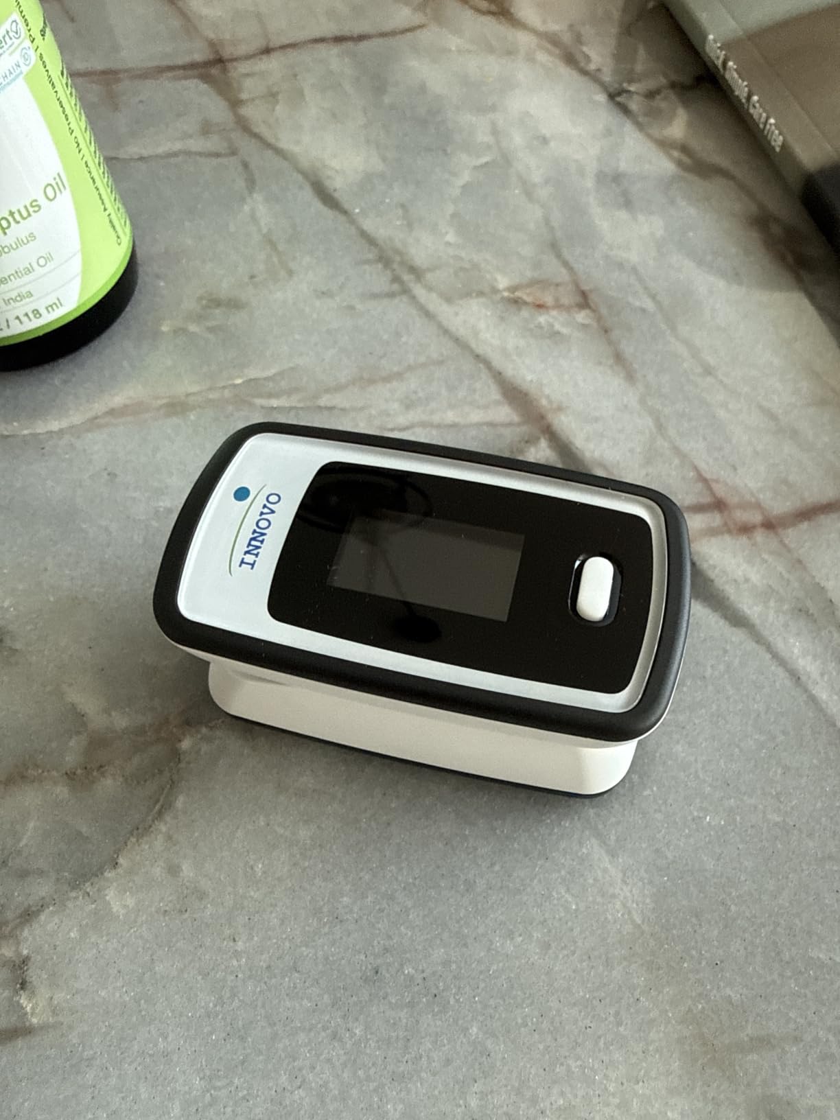 Innovo Deluxe iP900AP Fingertip Pulse Oximeter Blood Oxygen Saturation Monitor with Alarm, Plethysmograph and Perfusion Index customer photo 1