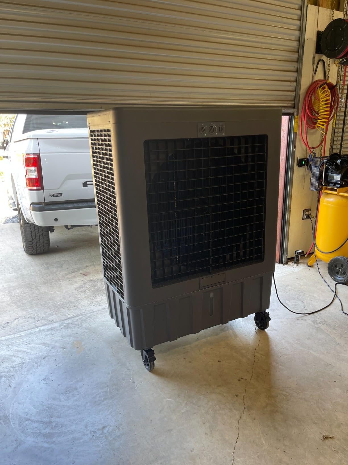 Hessaire MC92V Evaporative Cooler 11,000 CFM,Gray customer photo 2