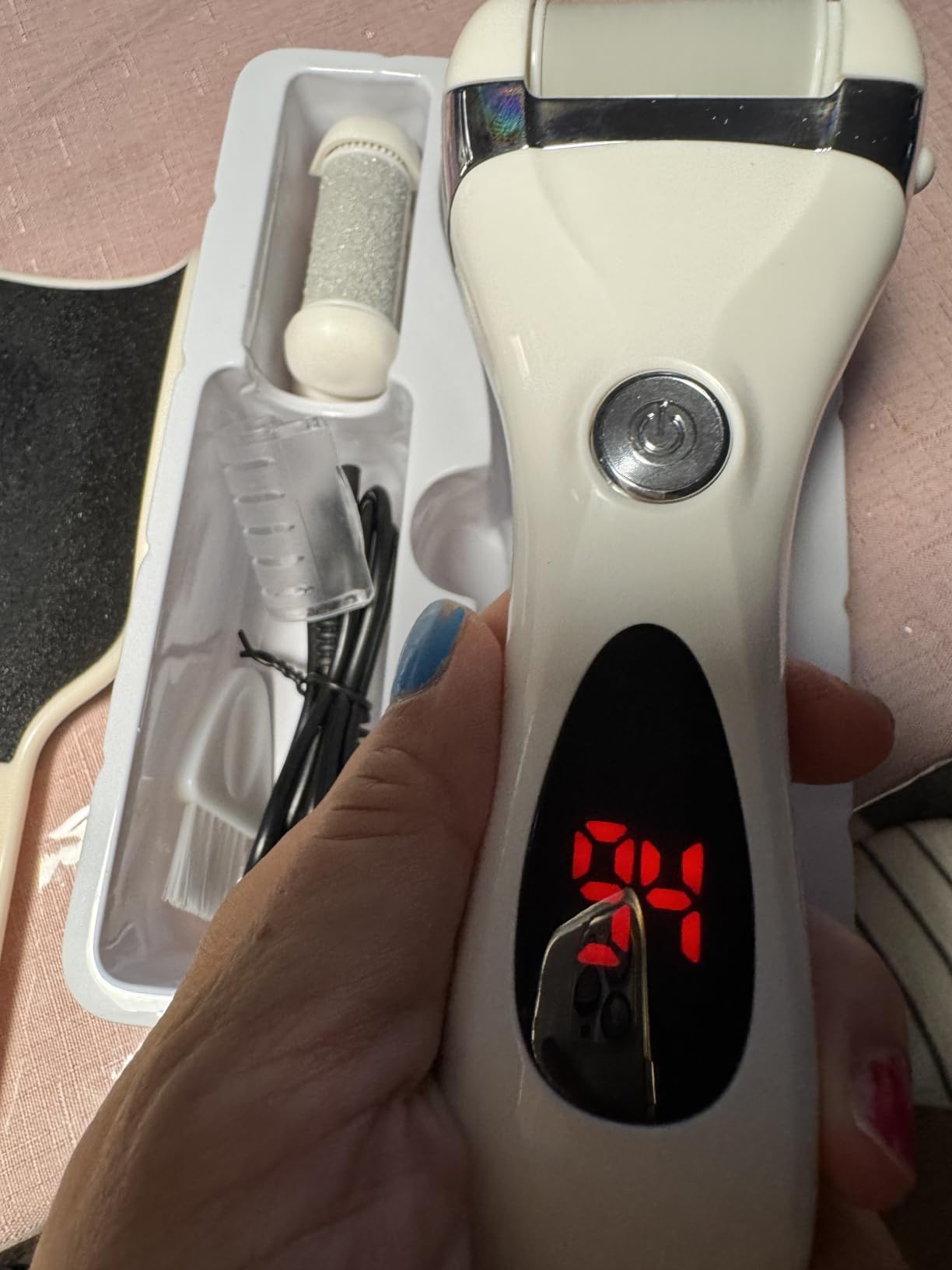Electric Foot Callus Remover Kit, Elmchee Rechargeable Callous removers 3 Grinding Heads Waterproof Foot Scrubber File, Professional Pedicure Tools kit Feet Care for Dead, Cracked Dry Skin customer photo 2