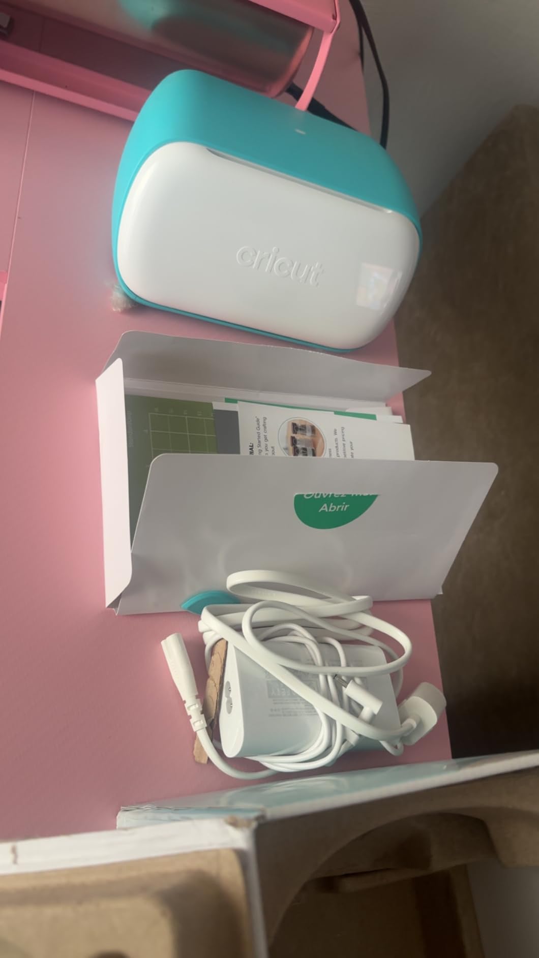 Cricut Joy Machine - A Compact,Portable DIY Smart Machine for Creating Customized Labels,Cards & Crafts,Works with Iron-on, Vinyl,Paper & Smart Materials, Bluetooth-Enabled, Blue - Used customer photo 1