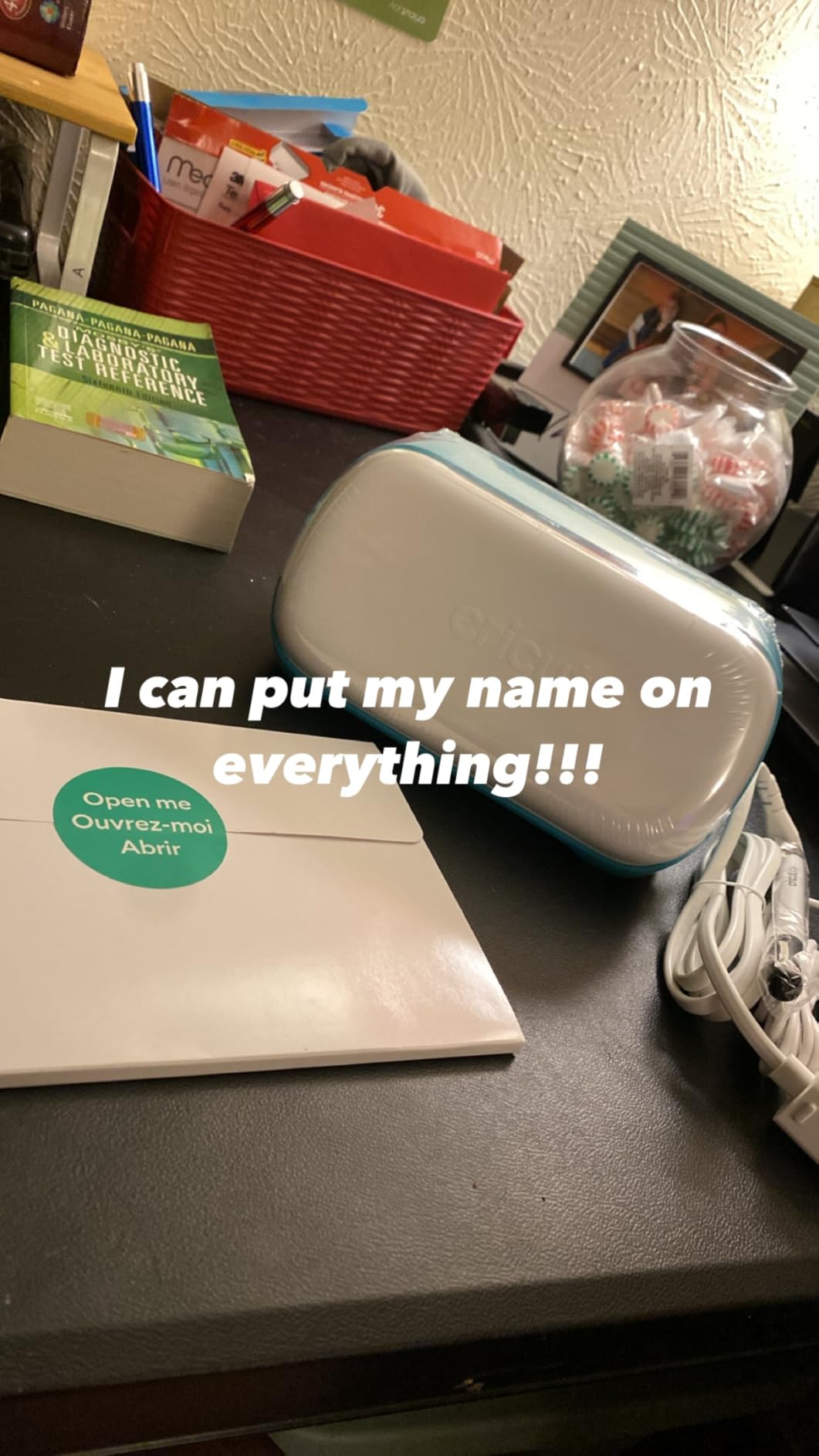 Cricut Joy Machine - A Compact,Portable DIY Smart Machine for Creating Customized Labels,Cards & Crafts,Works with Iron-on, Vinyl,Paper & Smart Materials, Bluetooth-Enabled, Blue - Used customer photo 2