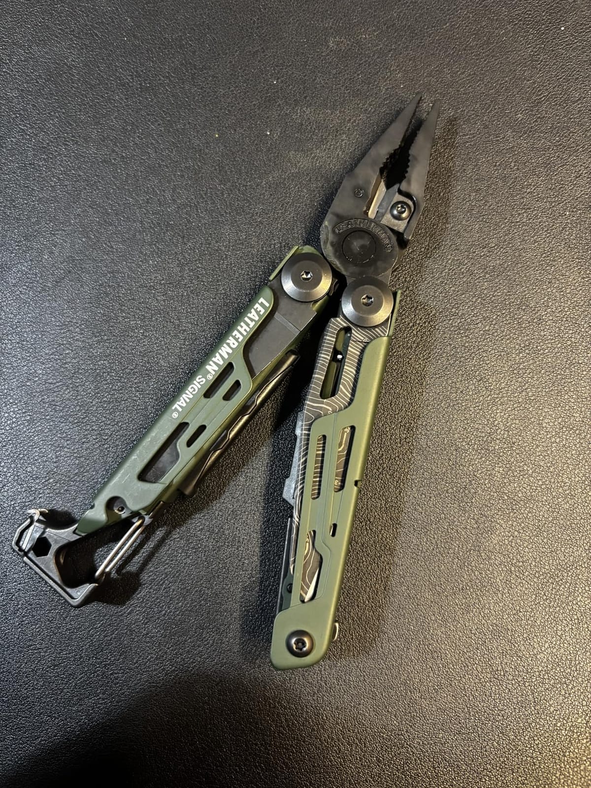 Leatherman Signal 19-in-1 Multi-Tool, Topographical Print | Ferrocerium Fire Starter, Emergency Whistle & Diamond Sharpener, Camping & Survival customer photo 2