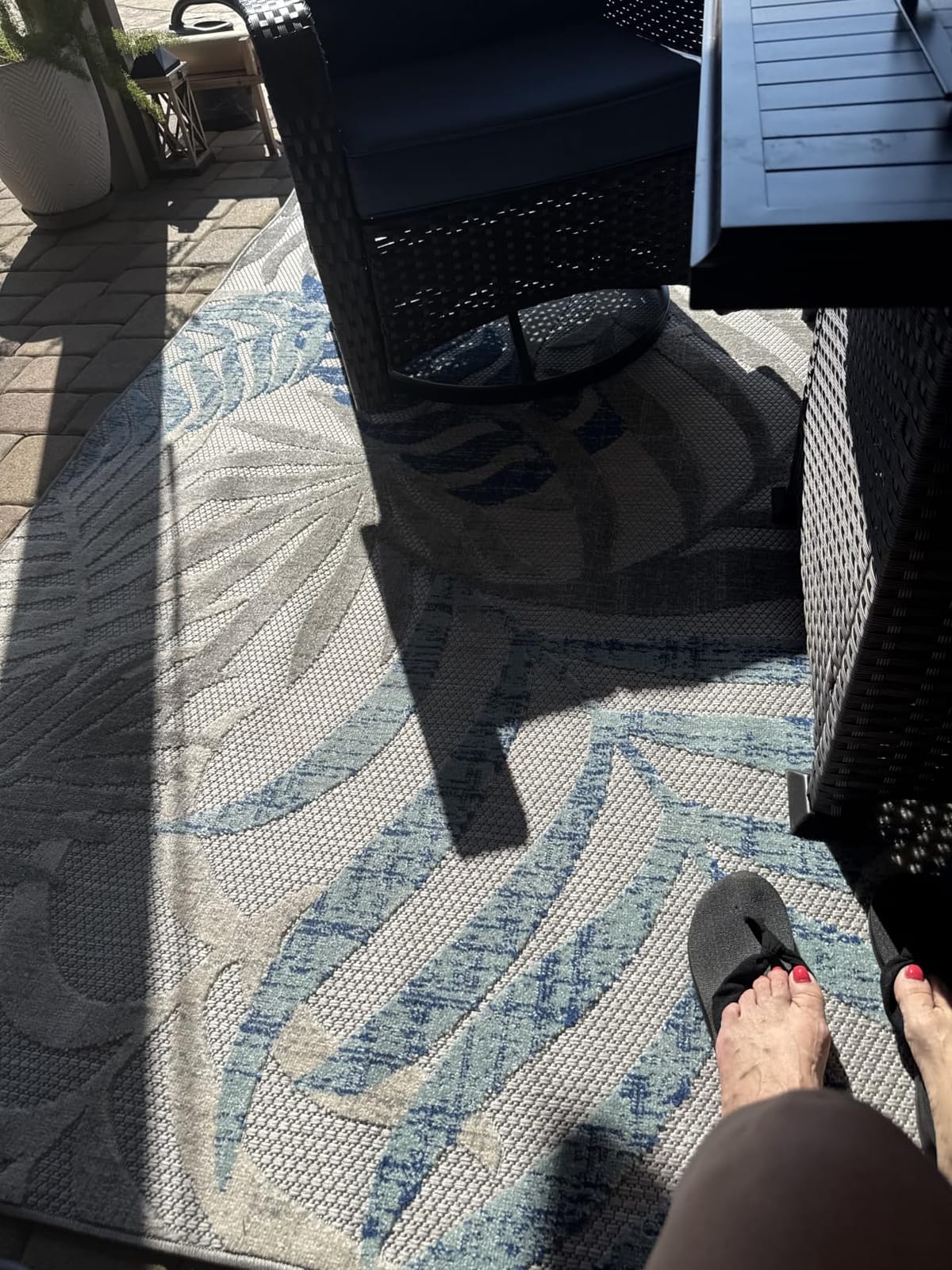 JONATHAN Y Tropics Palm Leaves Indoor Outdoor Area Rug 8X10 Gray/Blue customer photo 1