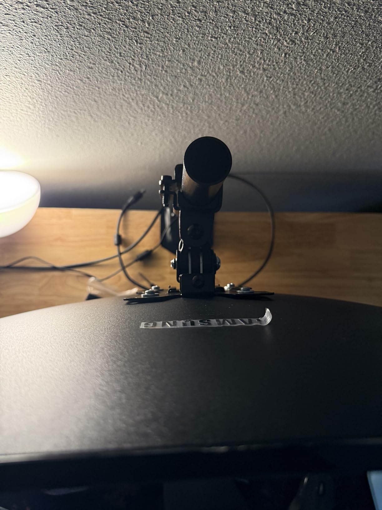 Ergear Single Monitor Mount for 13-32 Inch Screens,17.6 lbs Capacity customer photo 2