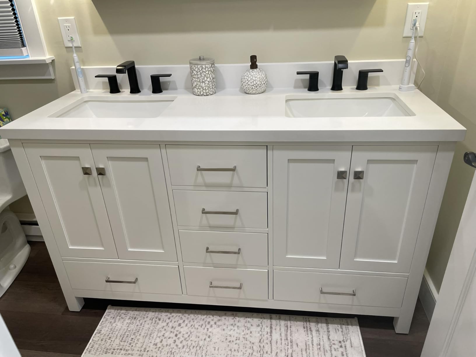 ARIEL Cambridge 60-inch Bathroom Vanity with Sink,Solid Wood, 1.5-inch Pure White Quartz Countertop & Backsplash, Double Rectangular Porcelain Sink, 4 Soft Closing Doors, 6 Dovetail Drawers, White customer photo 2