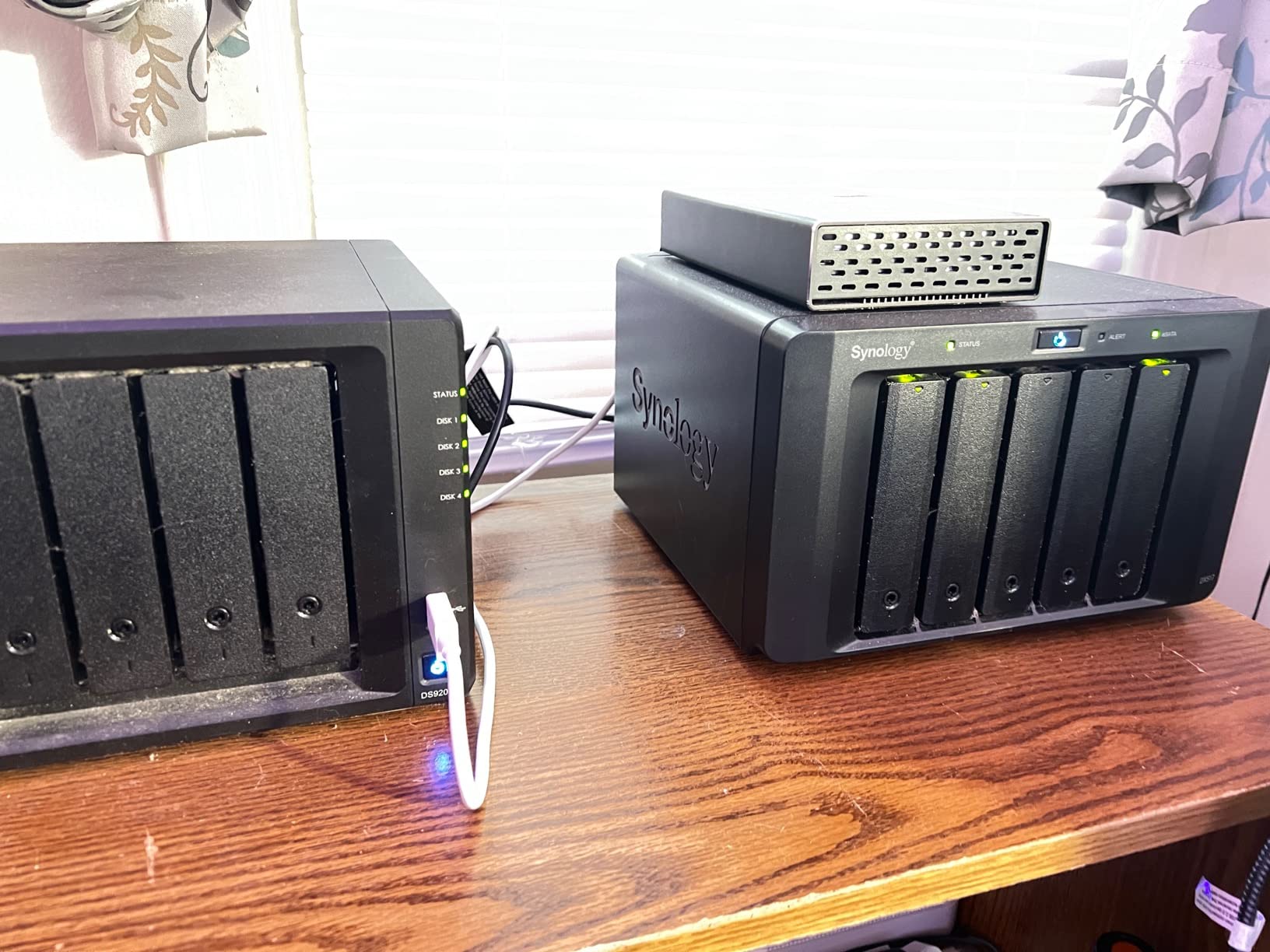 Synology 4 bay NAS DiskStation DS920+ (Diskless), 4-bay; 4GB DDR4 customer photo 1