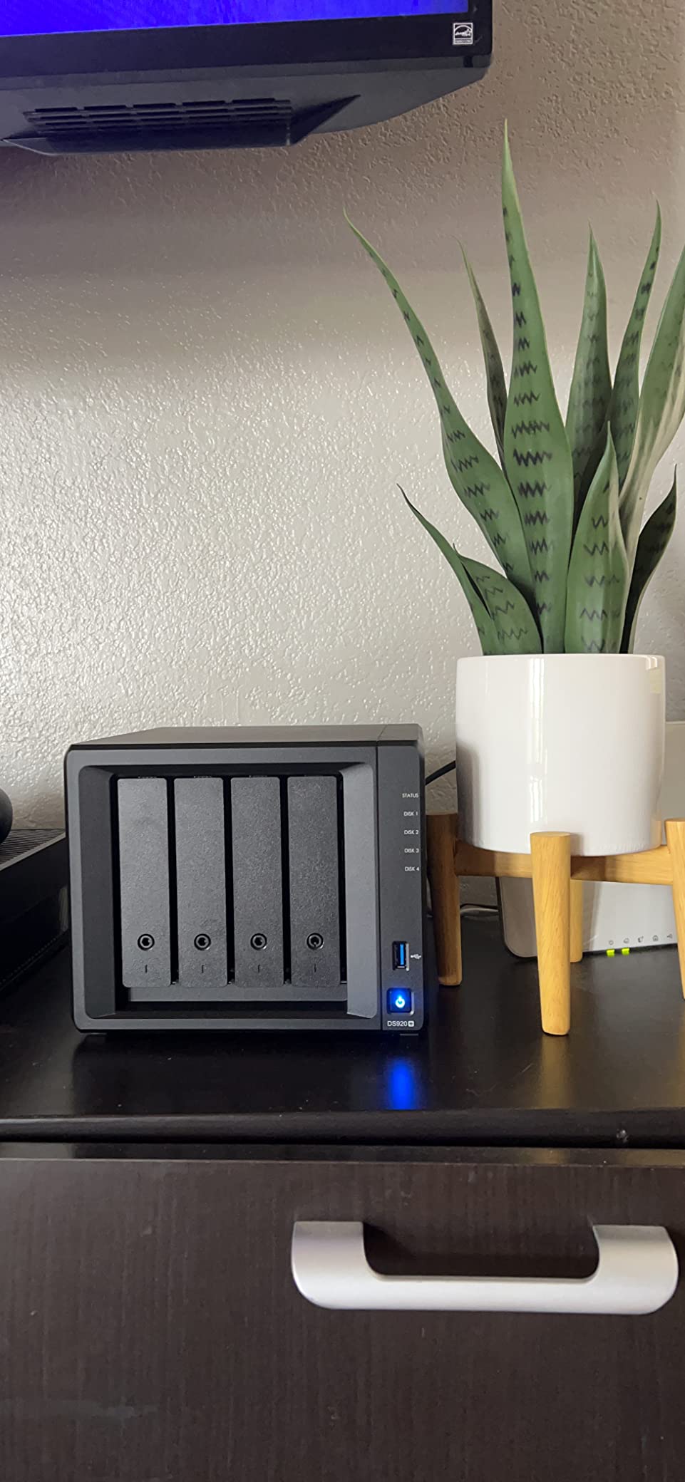 Synology 4 bay NAS DiskStation DS920+ (Diskless), 4-bay; 4GB DDR4 customer photo 2
