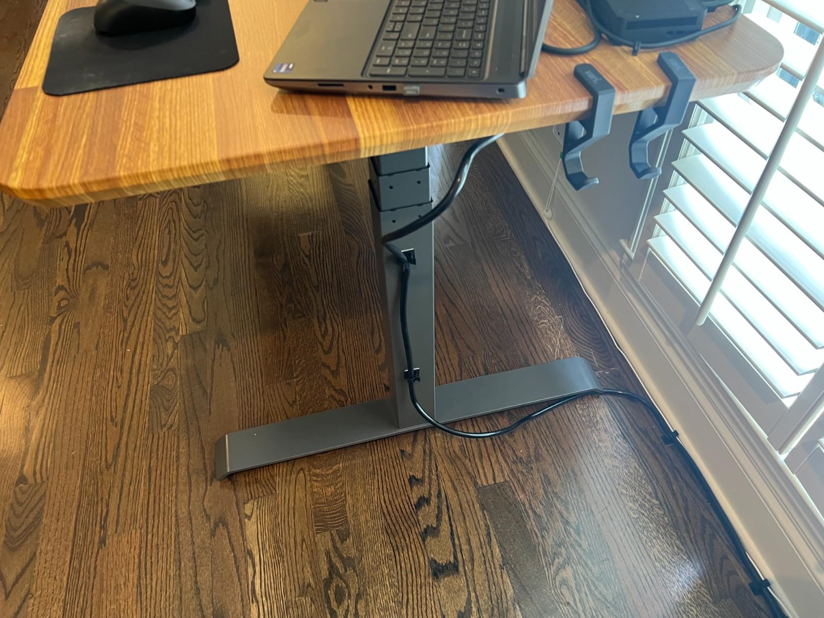 Vari Classic Electric Standing Desk – 60x30 – Reclaimed Wood/Slate customer photo 2