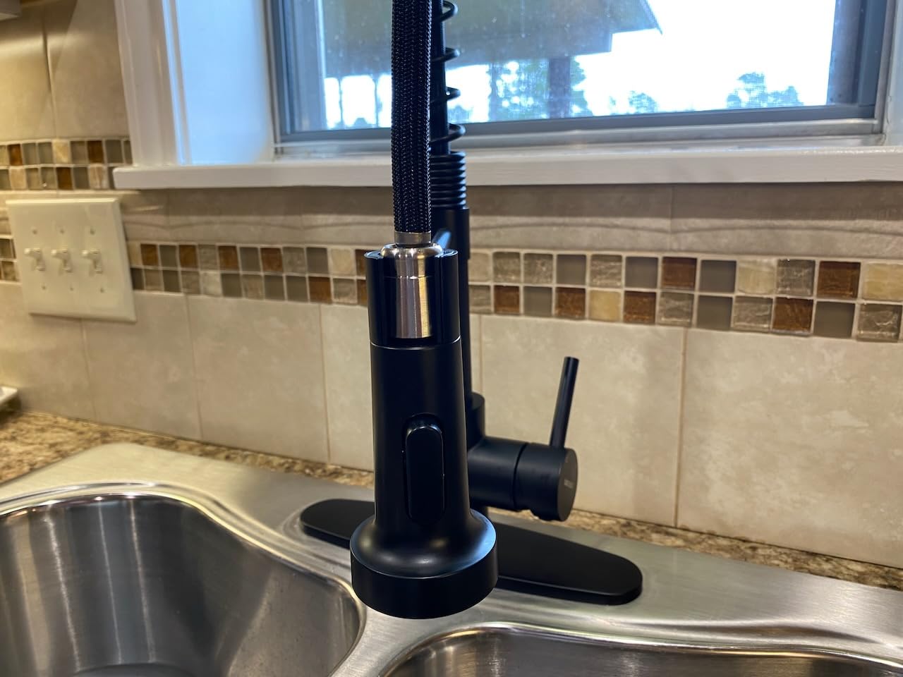 WEWE Black Kitchen Faucet, 2-Mode Sprayer, High Arc Bar Sink Faucet customer photo 1