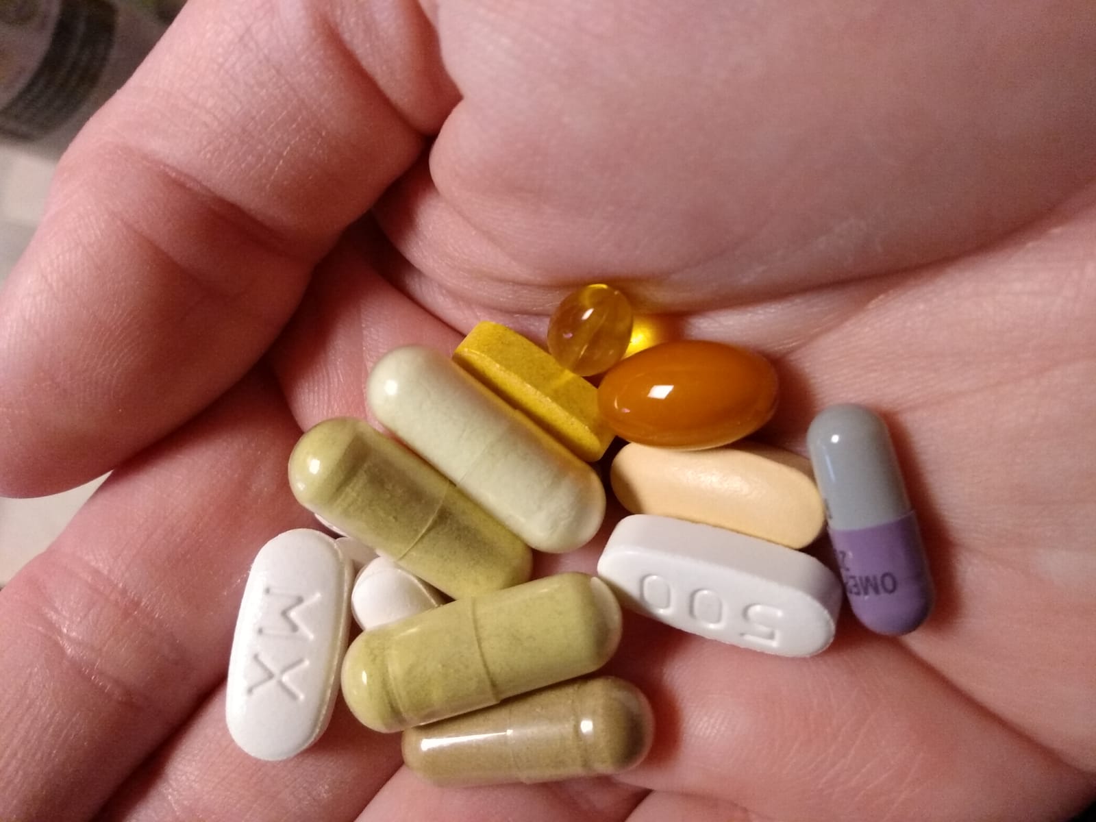 LiveFine Automatic Pill Dispenser for Elderly, 28-Day Supply, Locking Lid customer photo 2