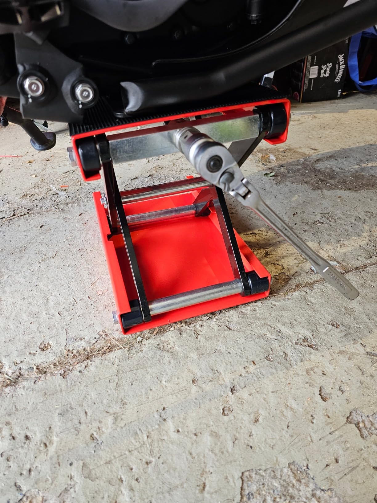 Motorcycle Lift Scissor Jack, 1200 LB Capacity Wide Deck Hoist Stand Maintenance Bikes ATVs Garage Repair Center Stand Lift Jack, Red customer photo 2
