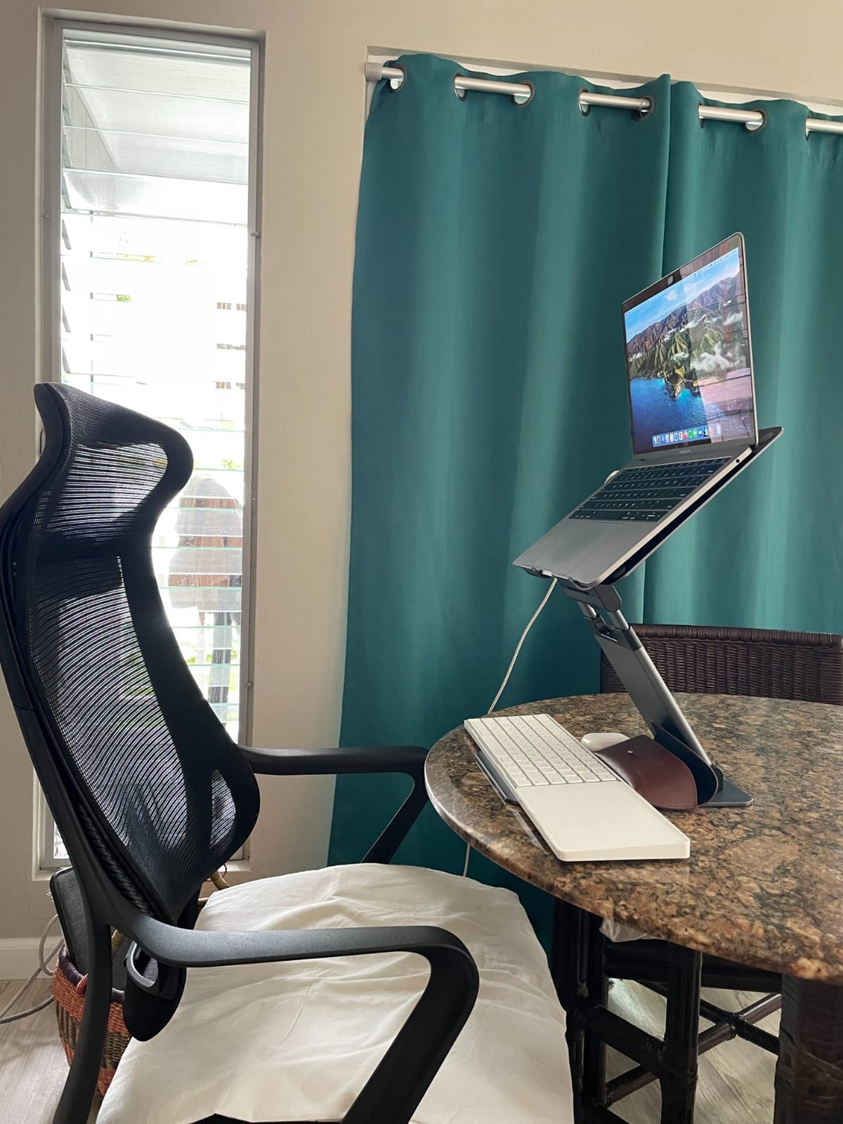 Lifelong Aluminum Adjustable Laptop Stand, Extra Tall 20 inch Riser, Grey customer photo 2