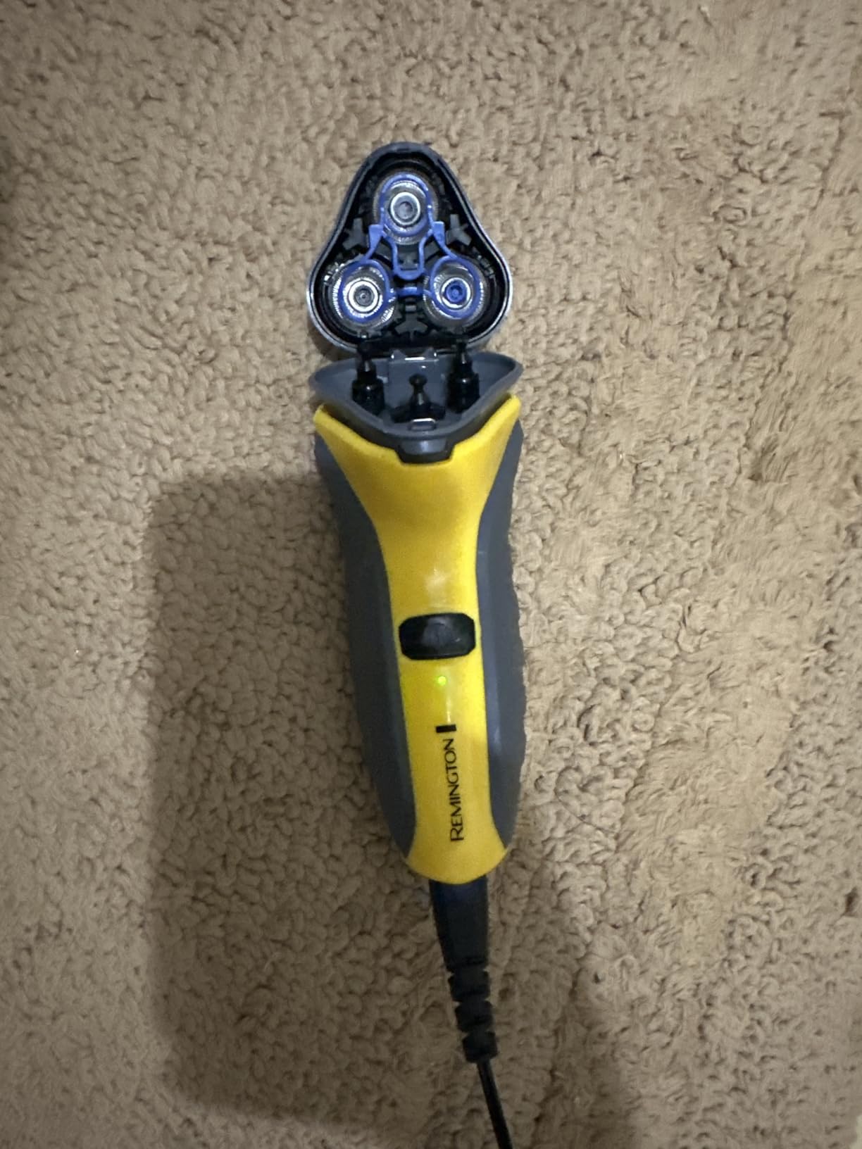 Remington Indestructible Rotary Shaver 5100, Electric Razor, Yellow customer photo 2