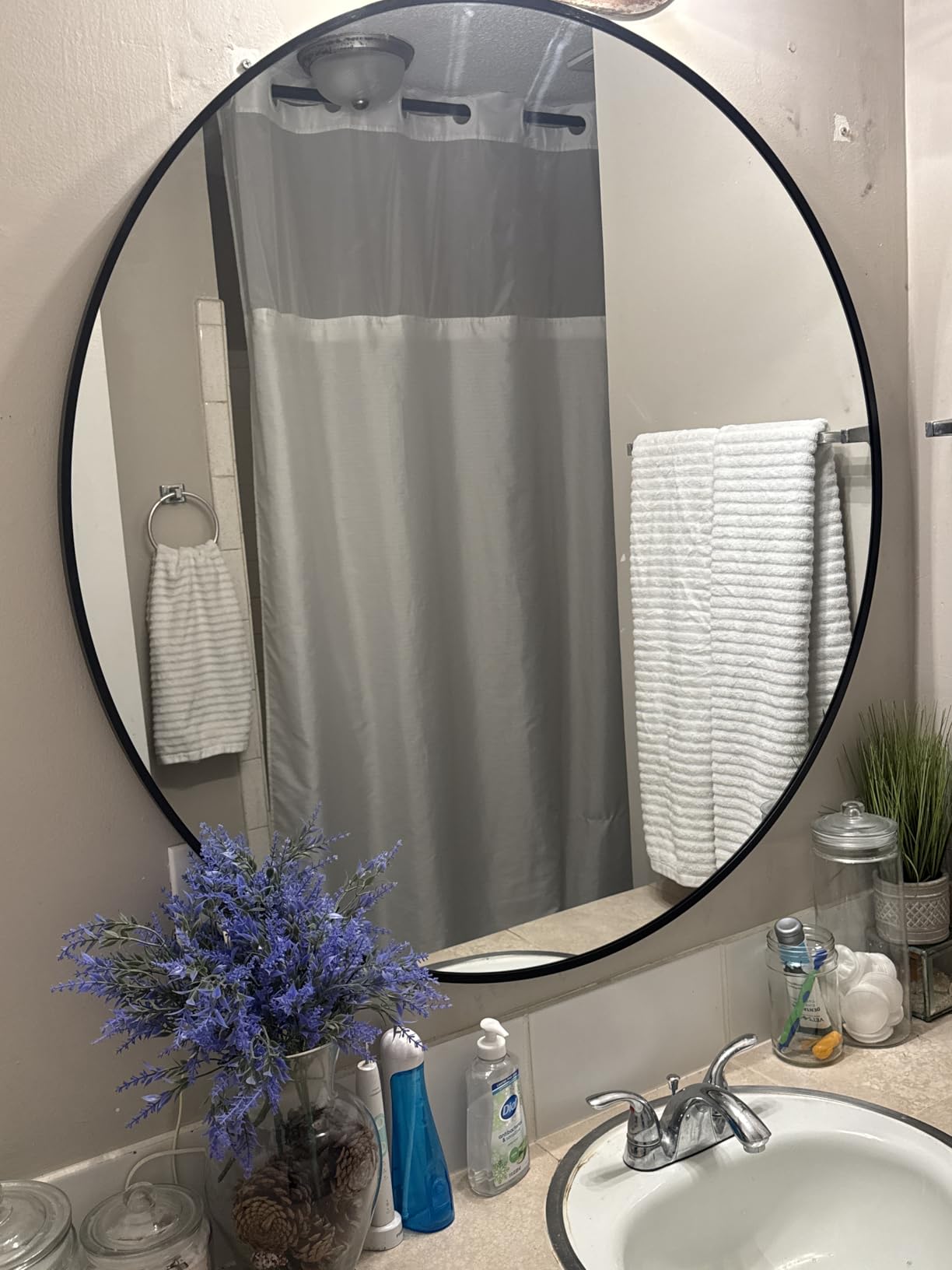 BEAUTYPEAK 30 Inch Round Mirror, Metal Frame Circle Mirror, Black customer photo 2