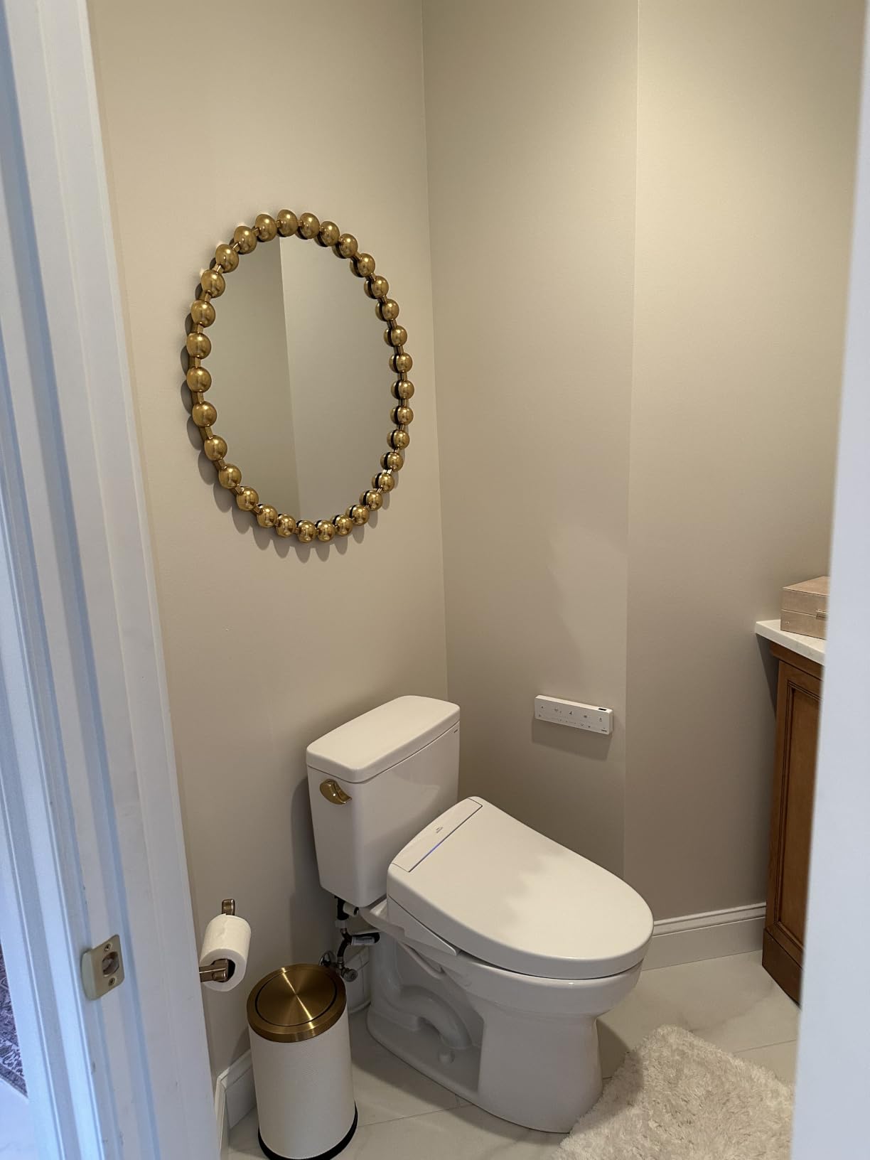 Madison Park 27 inch Gold Round Mirror, Round Mirrors for Wall Decor, Metal Frame Circle Mirrors for Bathroom, Living Room, Circle Wall Metal Art Mirror customer photo 2