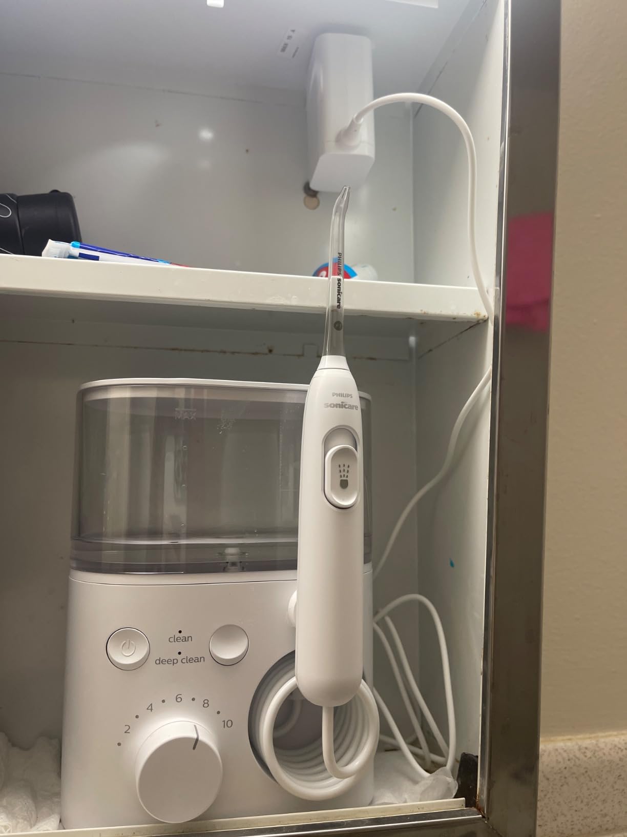 Philips Sonicare Countertop Power Flosser 5000, 2 Nozzles, White customer photo 1