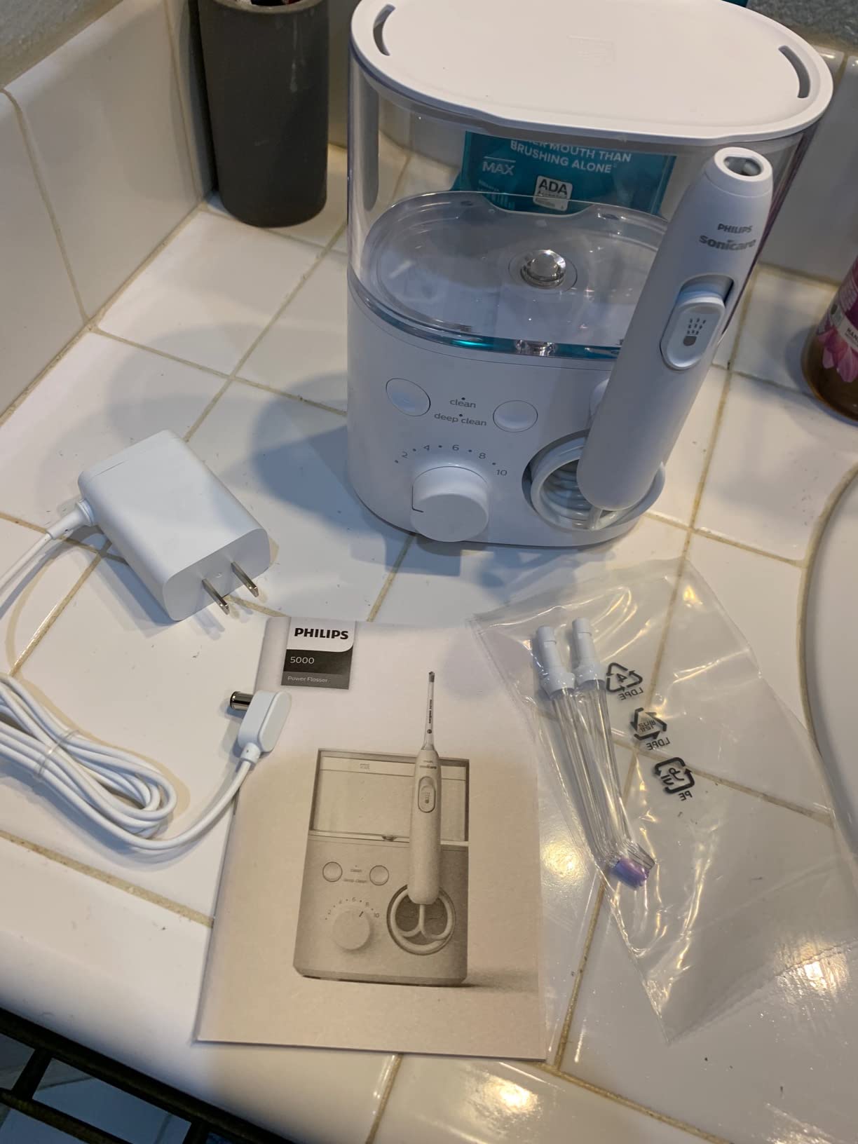 Philips Sonicare Countertop Power Flosser 5000, 2 Nozzles, White customer photo 2