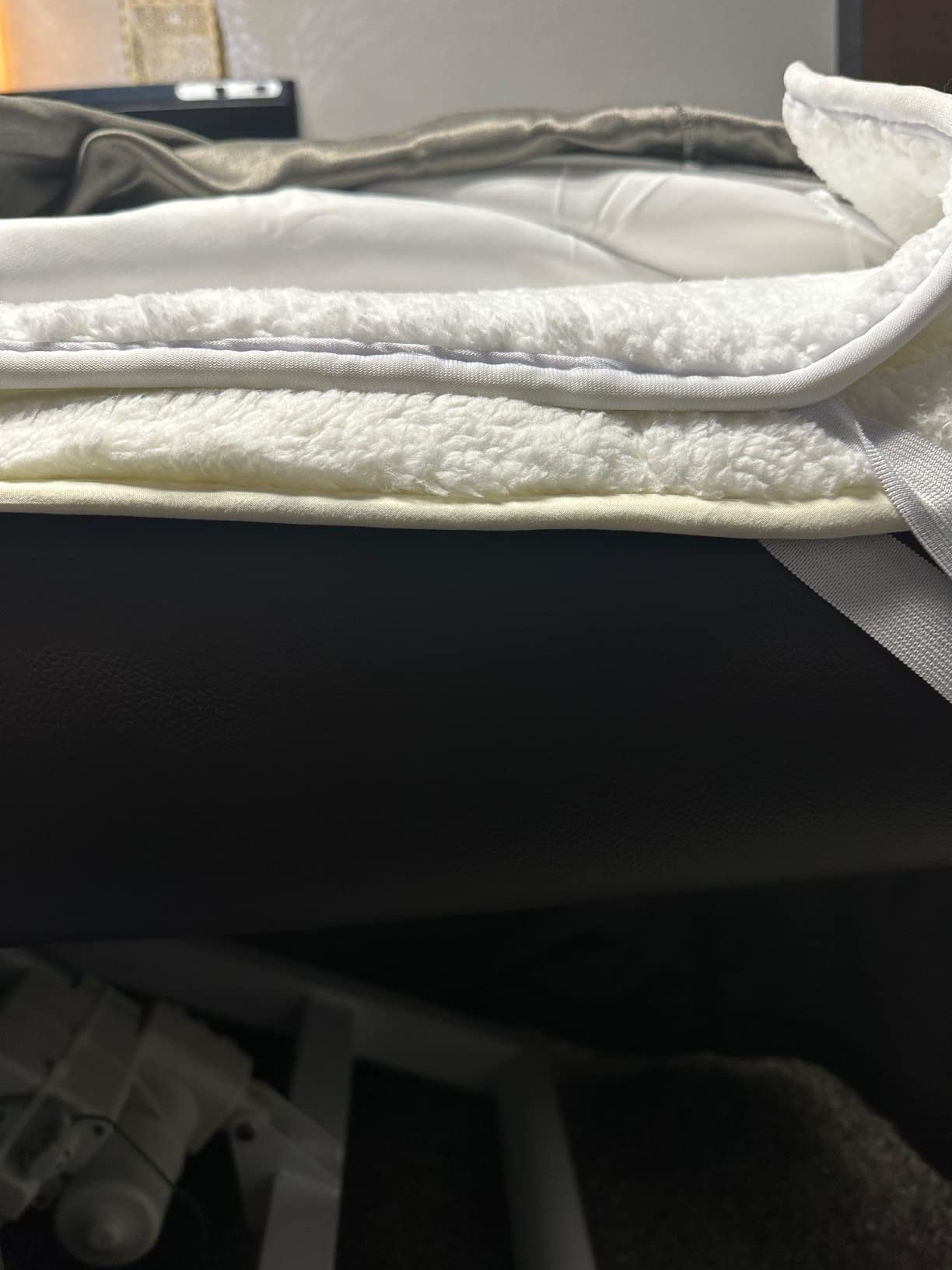 SKINACT Stella Electric Medical Spa Treatment Table (Facial Chair/Bed) ADA Compliant (Beige) customer photo 2