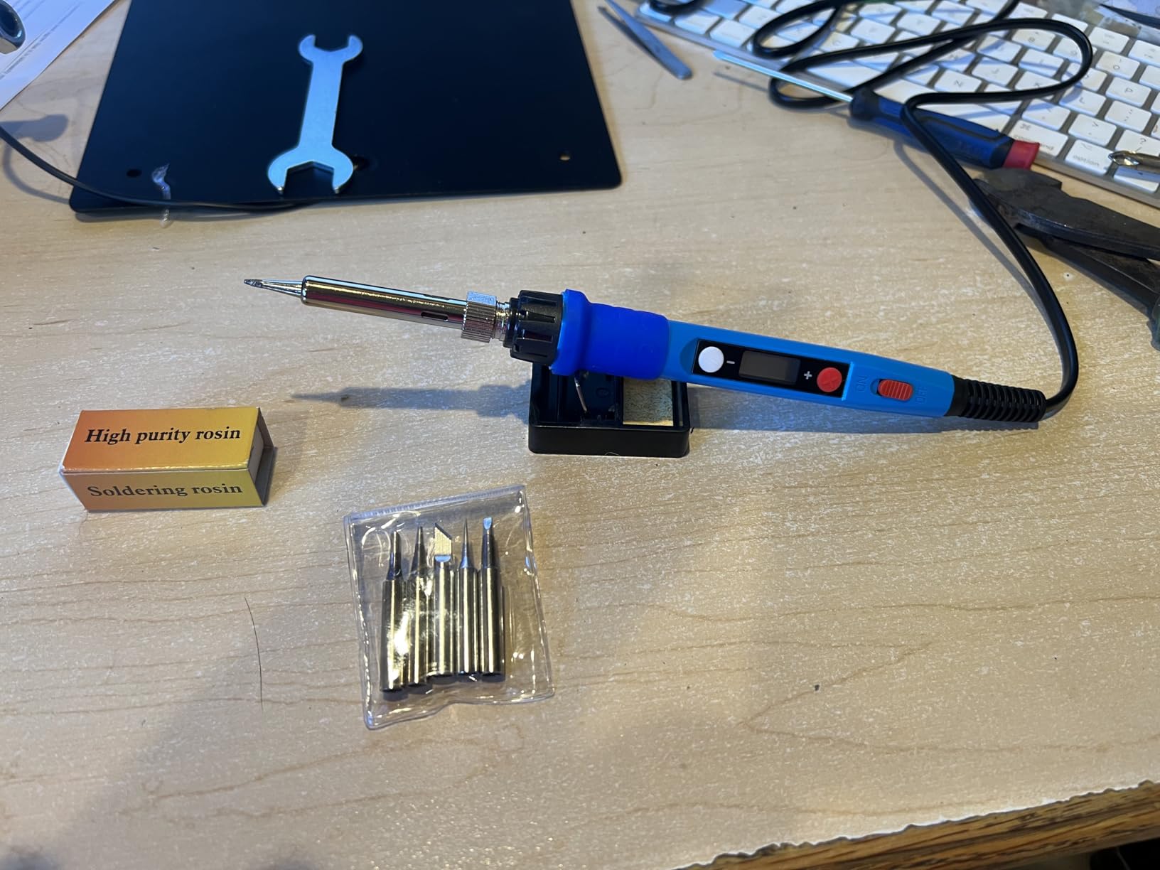 Soldering Iron Kit, 80W 110V LCD Digital Solder Iron Pen with Ceramic Heater, Portable Welding Tools with 5pcs Tips, Stand, Solders Wire, Sponge, Paste, for Metal, Electric Repairs, DIY customer photo 1