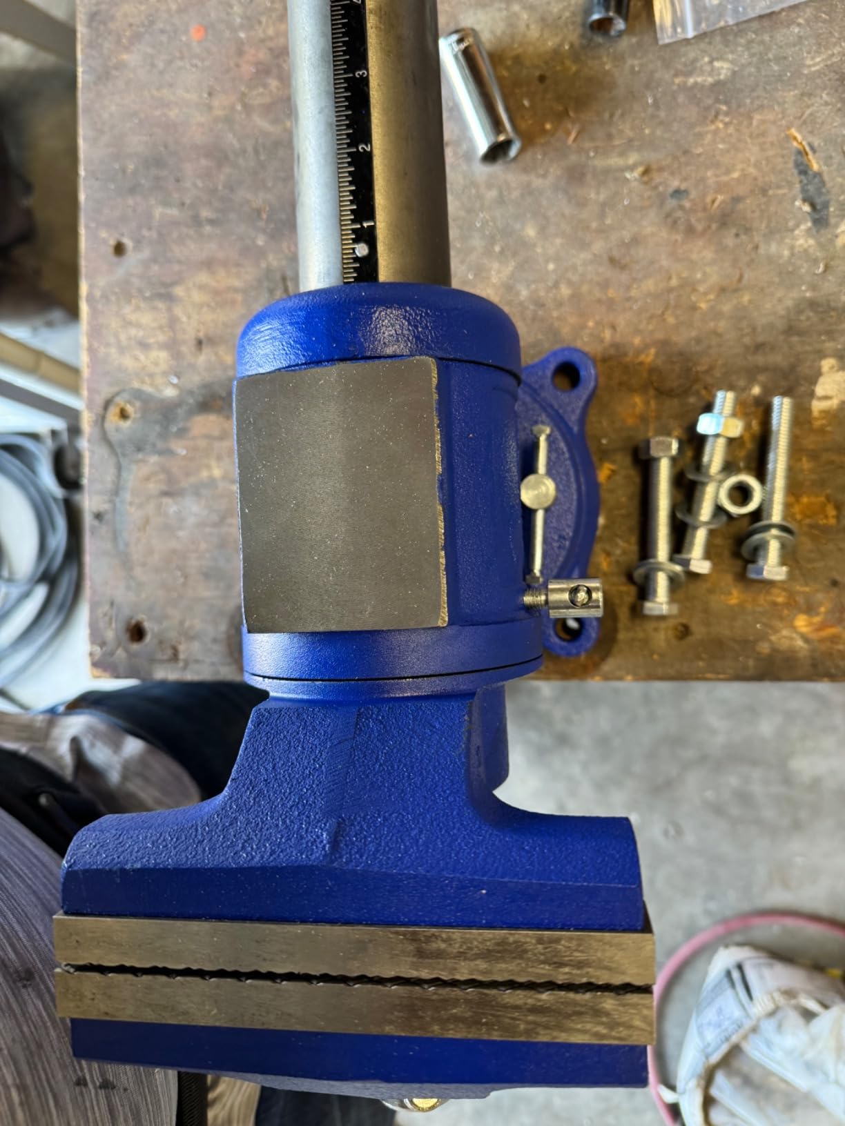 Forward DT150B 6 Inch Heavy Duty Bench Vise with 360° Swivel Base and Head customer photo 1