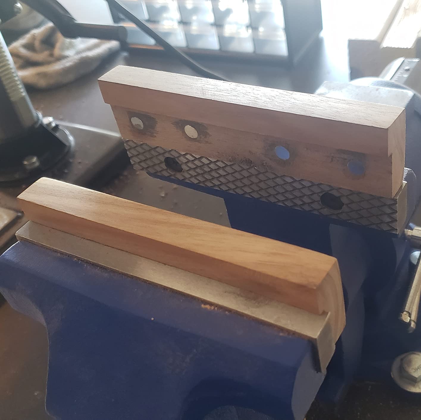 Forward DT150B 6 Inch Heavy Duty Bench Vise with 360° Swivel Base and Head customer photo 2