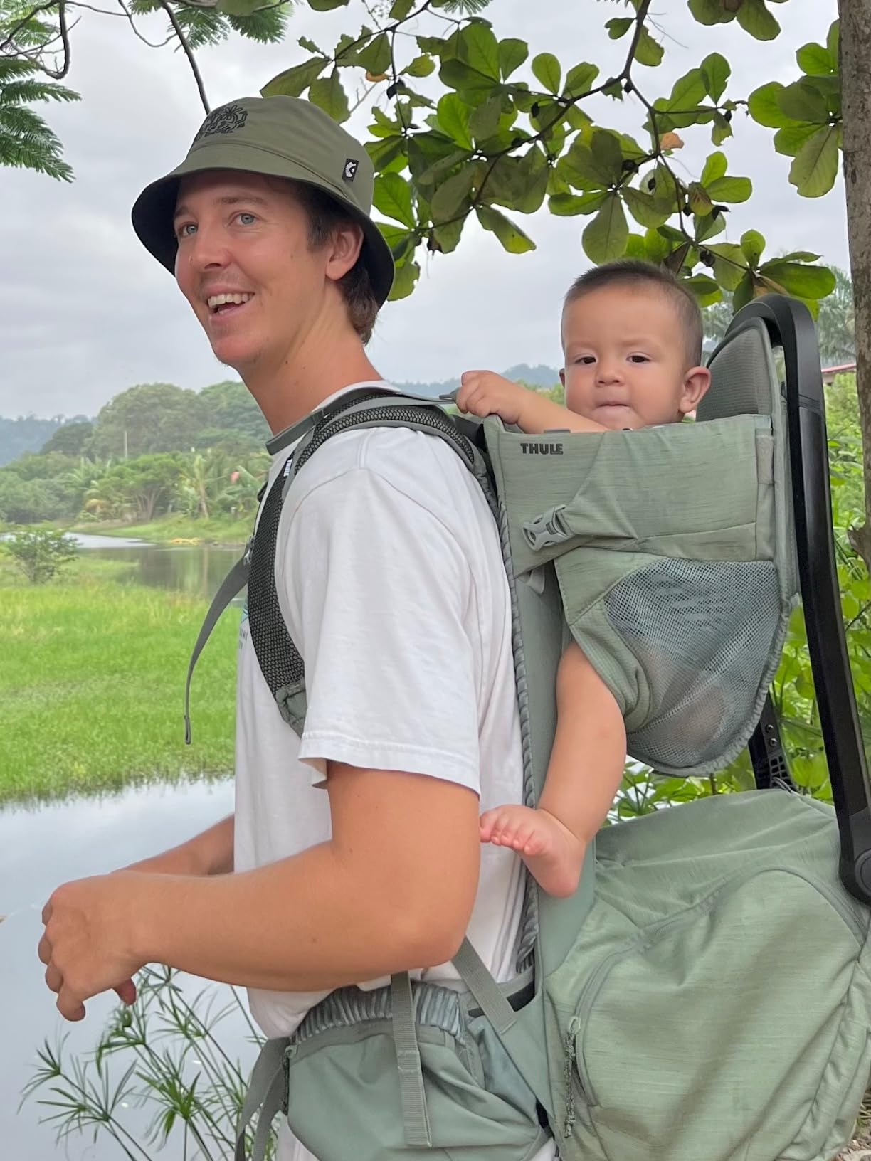Thule Sapling Child Carrier Backpack - Machine Washable Seat - Self-Standing Frame - Adjustable padded straps for parents - Ergonomic seat with under-leg support for child - UPF 50 Sunshade customer photo 1