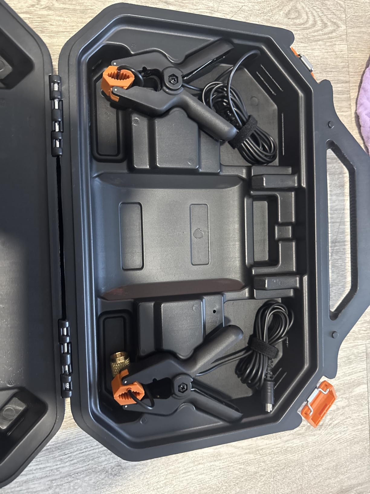 Elitech LMG-10 2-Way HVAC Manifold with Wired Temp Clamps | Wired reliability, Instant dual-temp reading, Rugged field-use design customer photo 2
