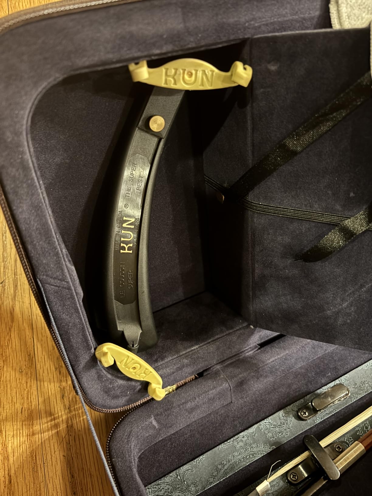 MI&VI NF-9001 Professional Hard-Shell Violin Case 4/4 (Full Size) Luxury Silk Interior | High-Density Foam | Sheet Pocket | Adjustable Straps | Hygrometer | Thermometer (Brown) customer photo 1