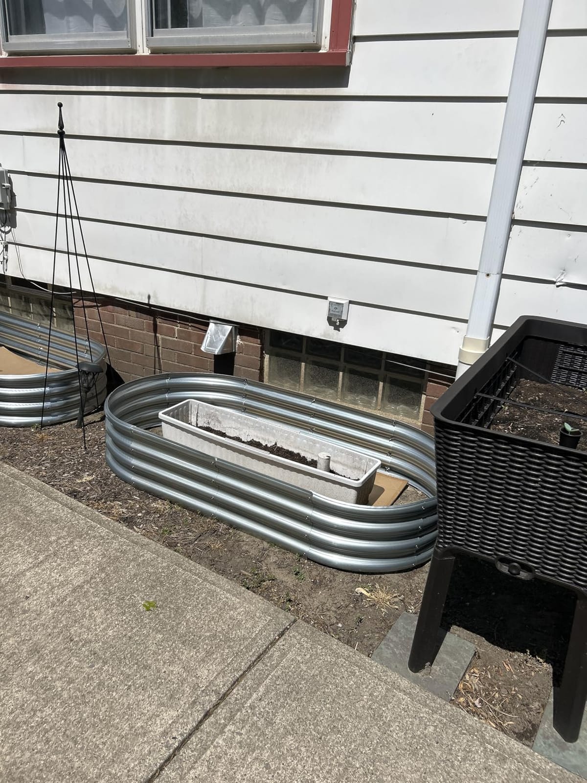 Rakukiri Raised Garden Bed GRS Certified Galvanized Planter Box Outdoor, 5ft Oval Rot-Resistant Metal Garden Bed Planter, Recycled Material Planter for Vegetables Flowers Herbs (Silver) customer photo 2
