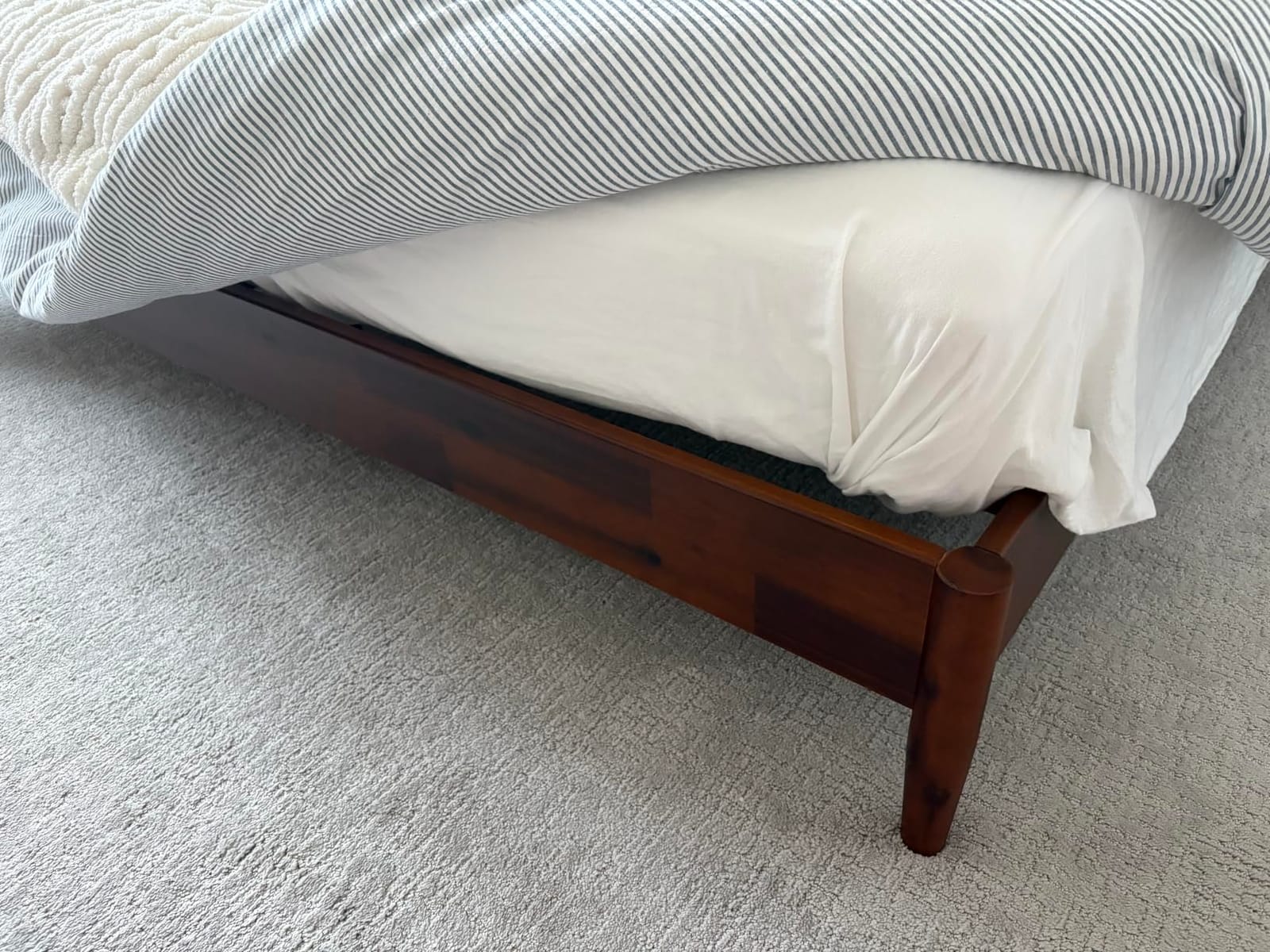 Zinus Allen Mid Century Wood Platform Bed Frame, Queen customer photo 1