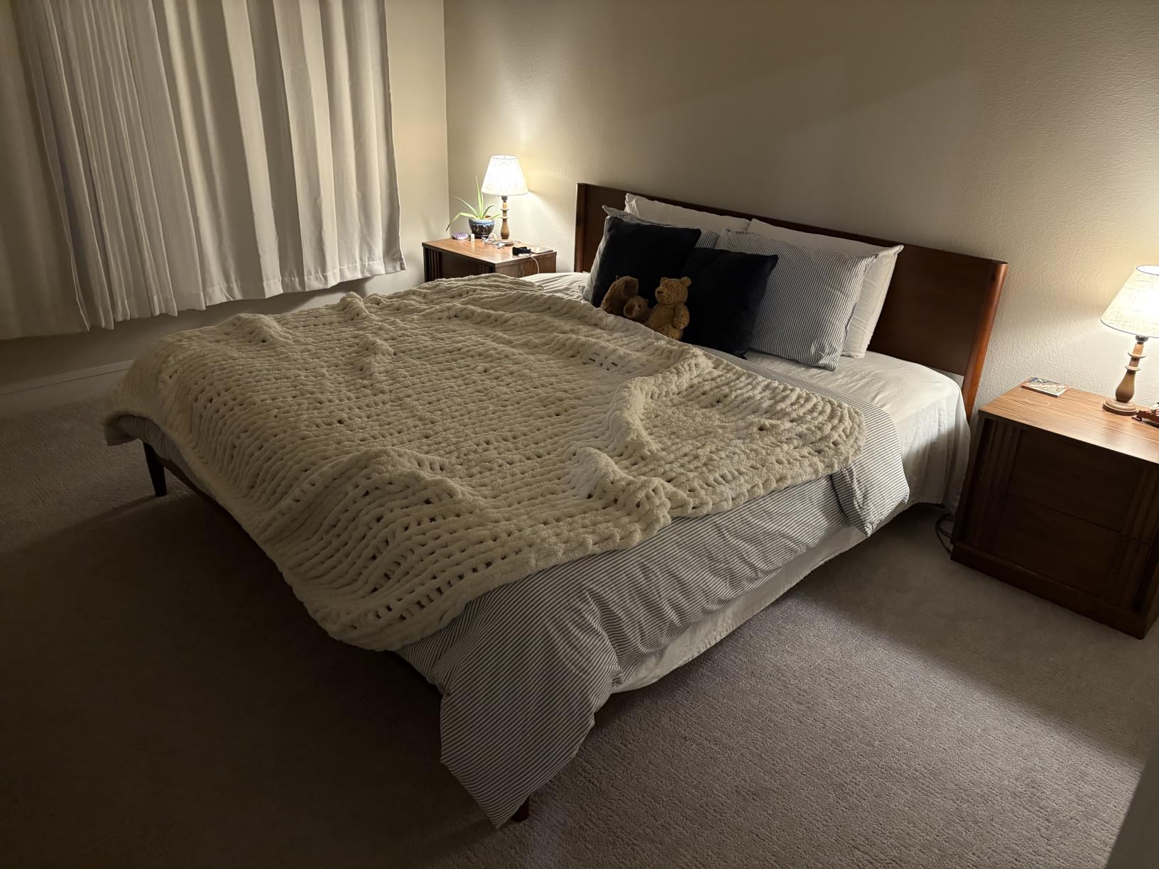 Zinus Allen Mid Century Wood Platform Bed Frame, Queen customer photo 2