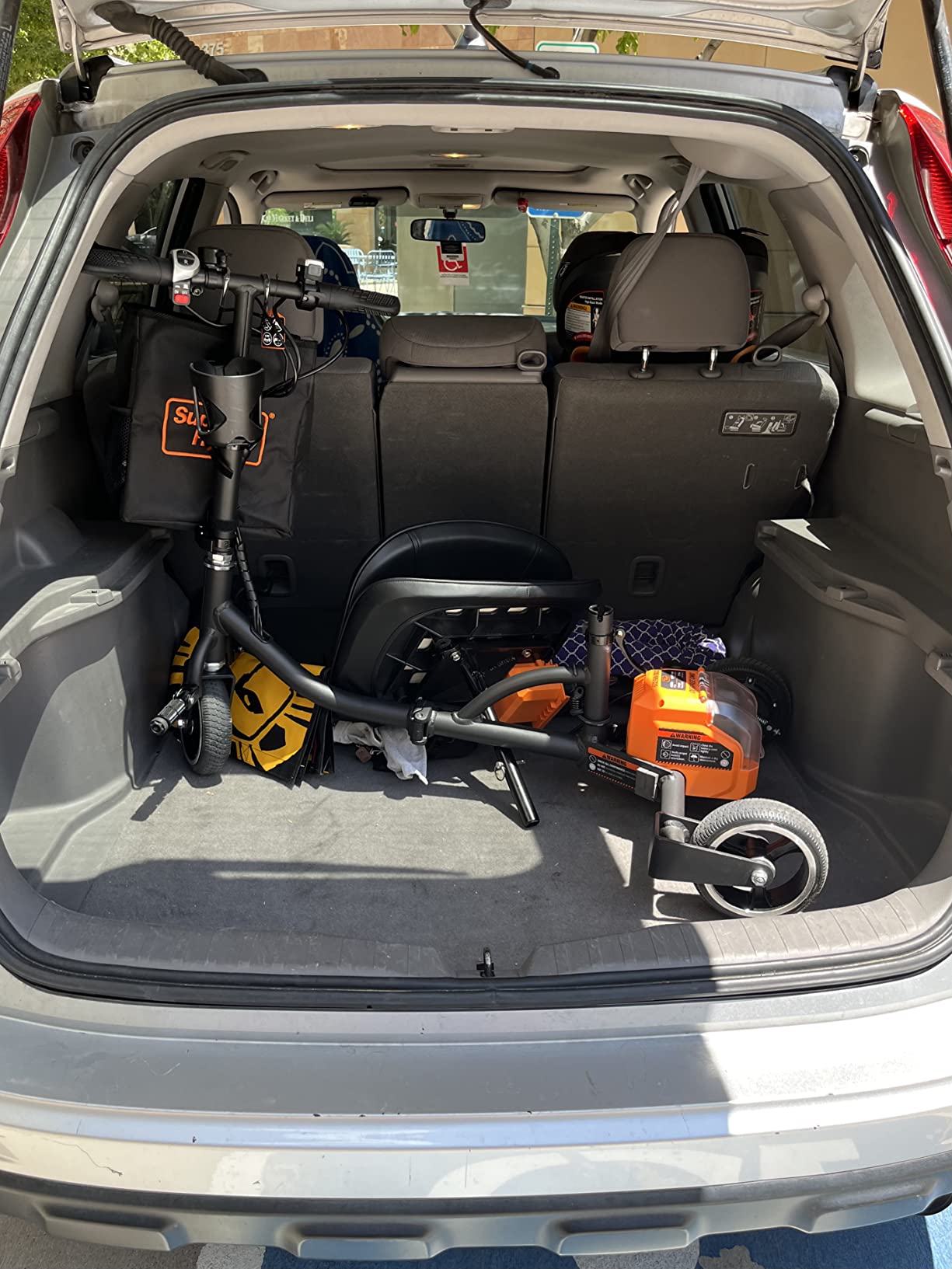 SuperHandy Passport Mobility Scooter for Adults- Foldable, 3 Wheel, Airline Travel Friendly - 13 Mile Range, Includes 2 Removable 44.4V Lithium-ion Batteries & Charger (275 Lbs) customer photo 2