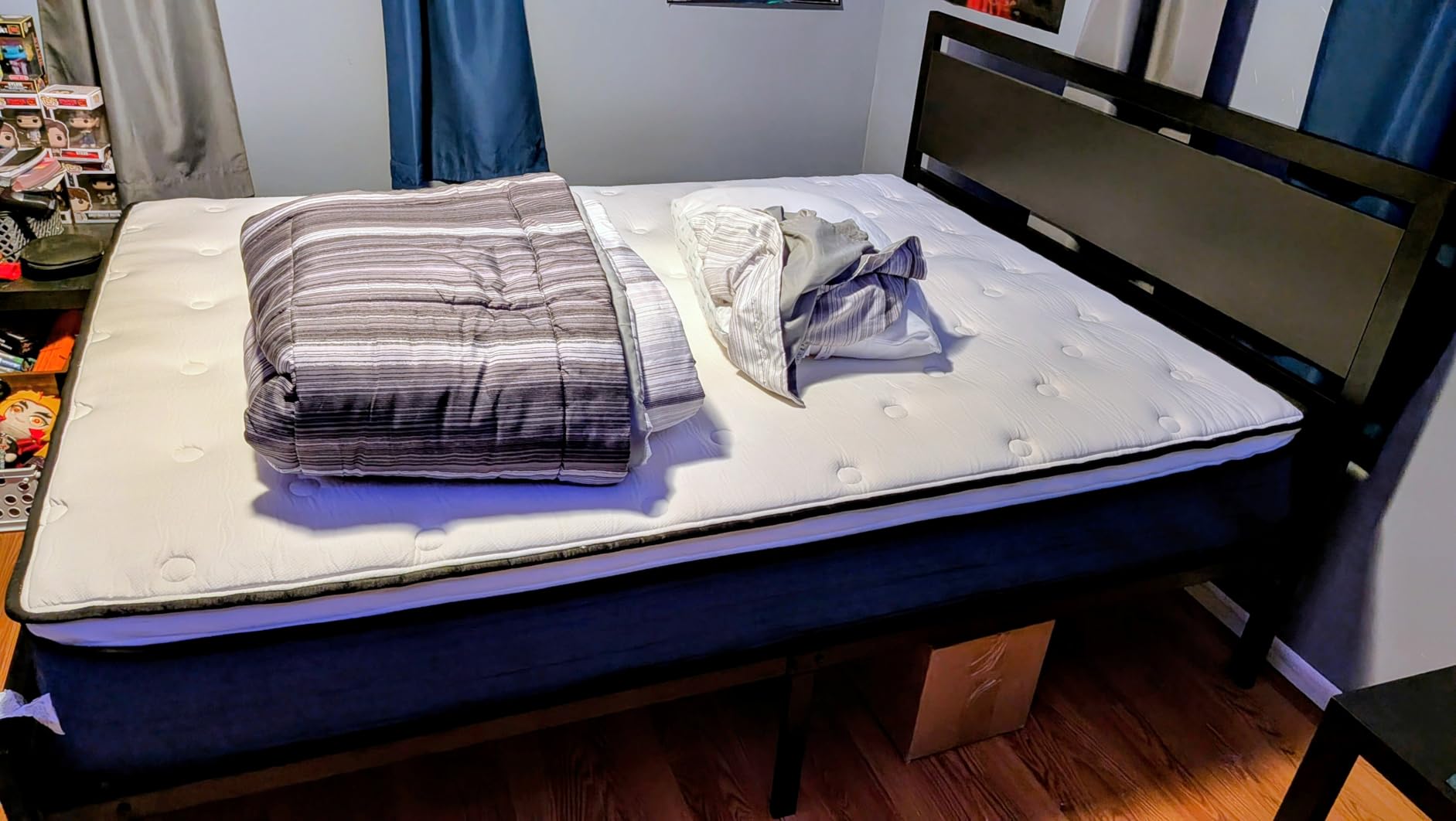 SHA CERLIN Heavy Duty Queen Size Bed Frame with Modern Headboard, Black customer photo 2