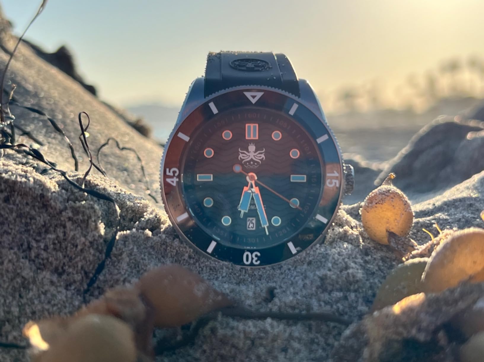 PHOIBOS Automatic Men's 300m Diver Watch with Wave Patterned Dial and Rubber Strap Wave Master PY010R customer photo 1