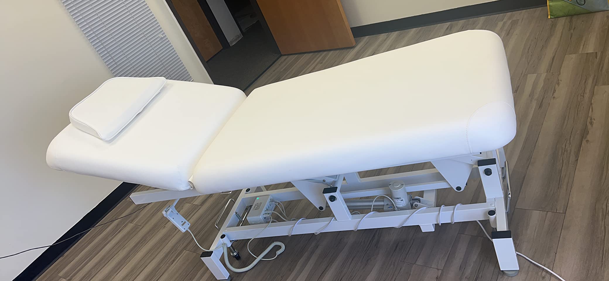 SKINACT Bliss Electric Spa Facial Treatment Table for Medical spa (White) customer photo 1