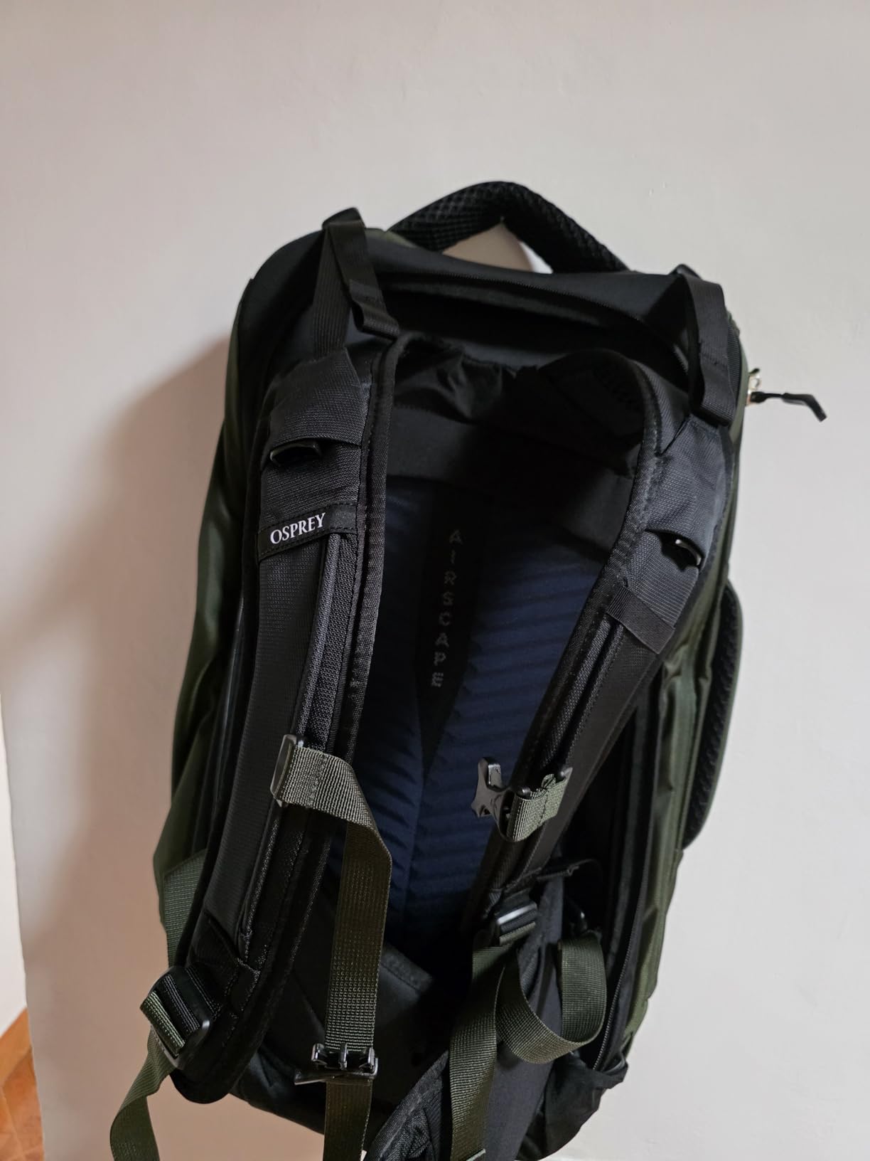 Osprey Farpoint 40L Men's Travel Backpack, Black customer photo 2
