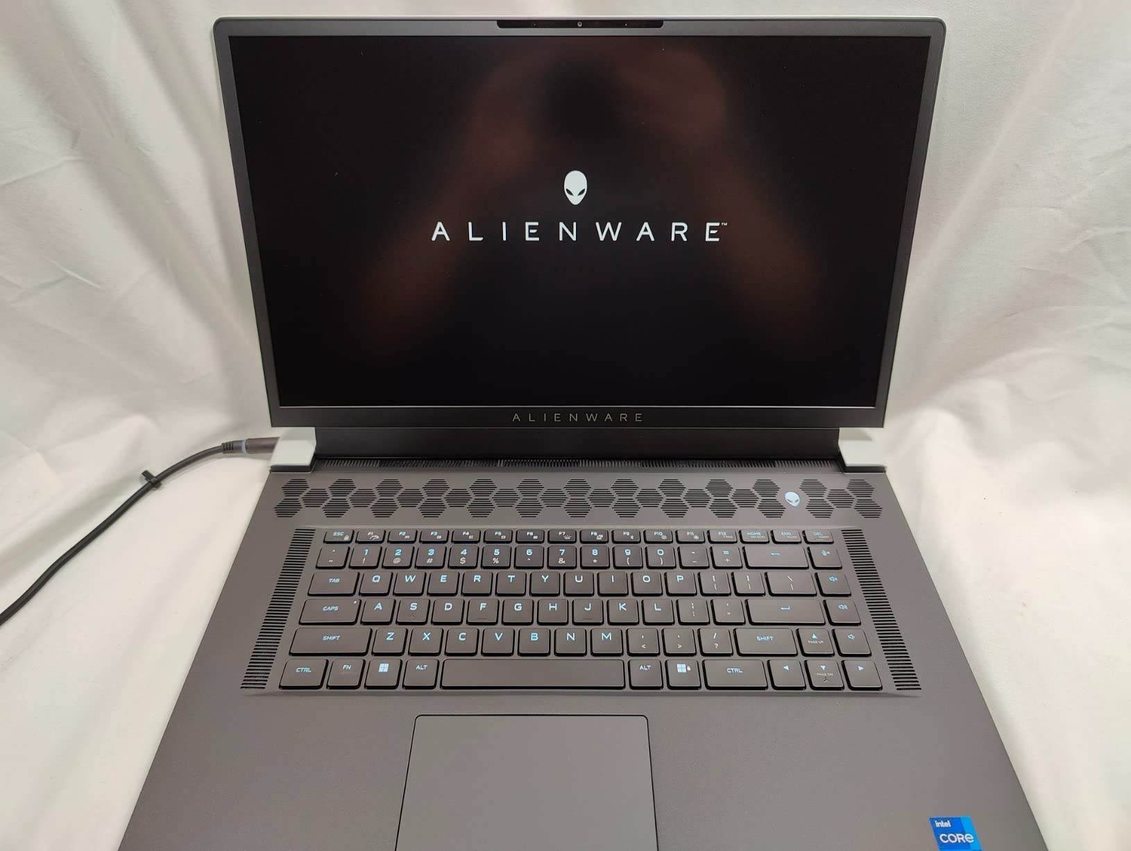 Alienware X17 R2 VR Ready Gaming Laptop - 17.3-inch FHD 360Hz 1ms Display, Core i7-12700H, 16GB RAM, 1TB SSD, NVIDIA GeForce RTX 3070Ti 8GB GDDR6, Bluetooth, Wi-Fi 6, USB-C, Windows 11 Home - White customer photo 2
