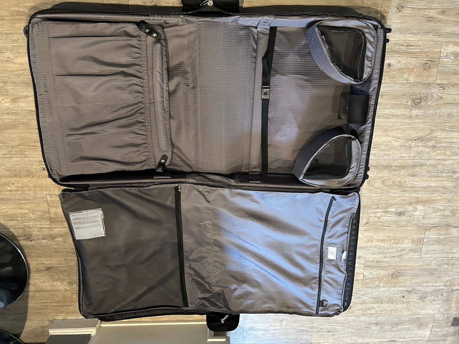 DELSEY PARIS Helium DLX, Rolling Garment Bag with Wheels, Black customer photo 1