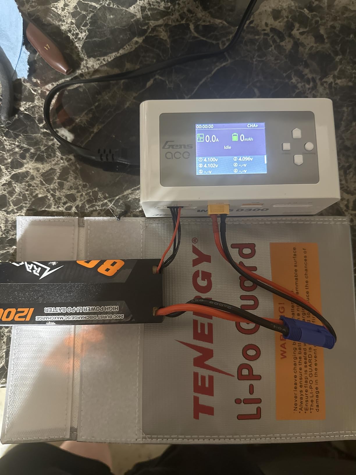 Gens Ace Lipo Battery Charger IMARS D300 G-Tech Series Smart Dual Lipo Charger 16A AC 300W DC 700W Lipo Charge（White） customer photo 2